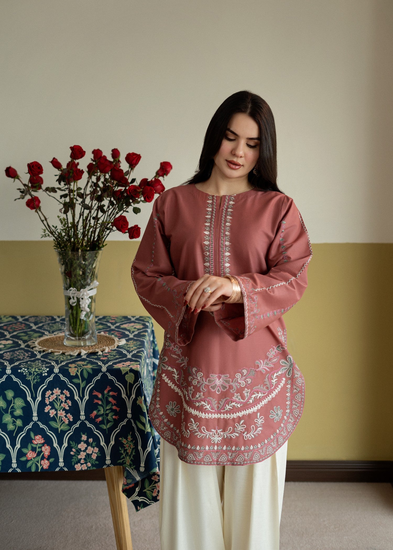 lawn Kurta Set in Pink, off-white