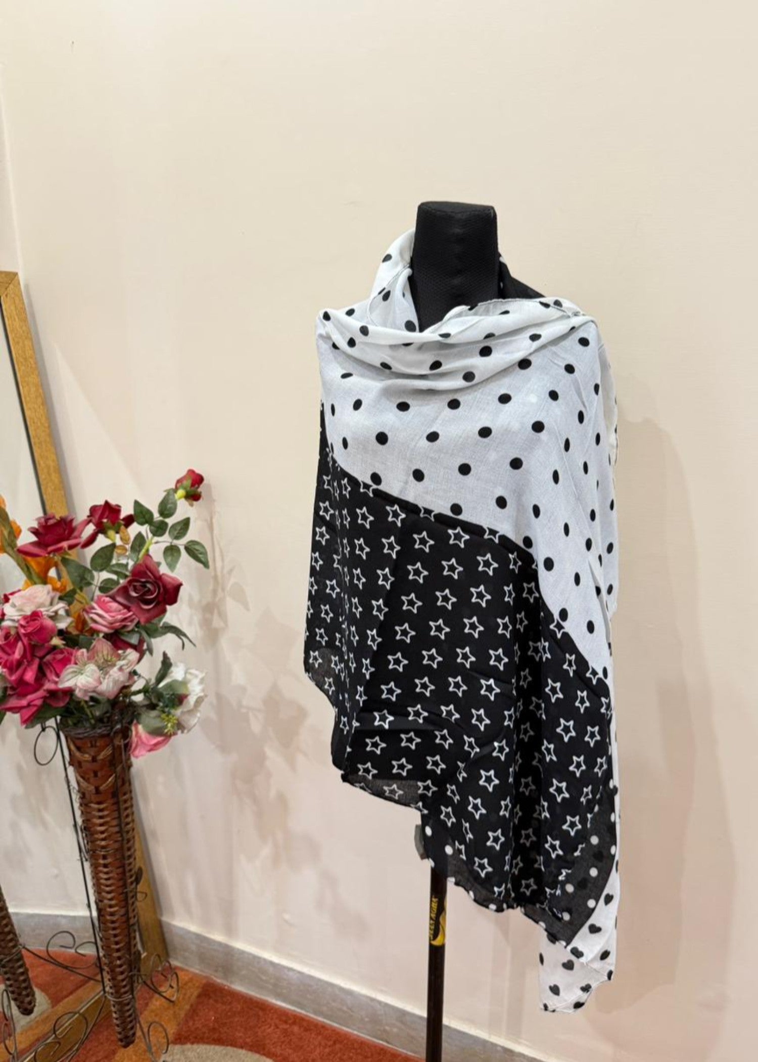 viscose Hijab in White, black