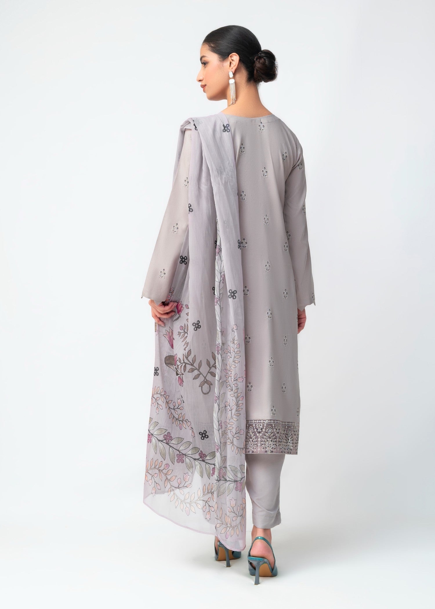khaddar Kurta Set in Pastel grey