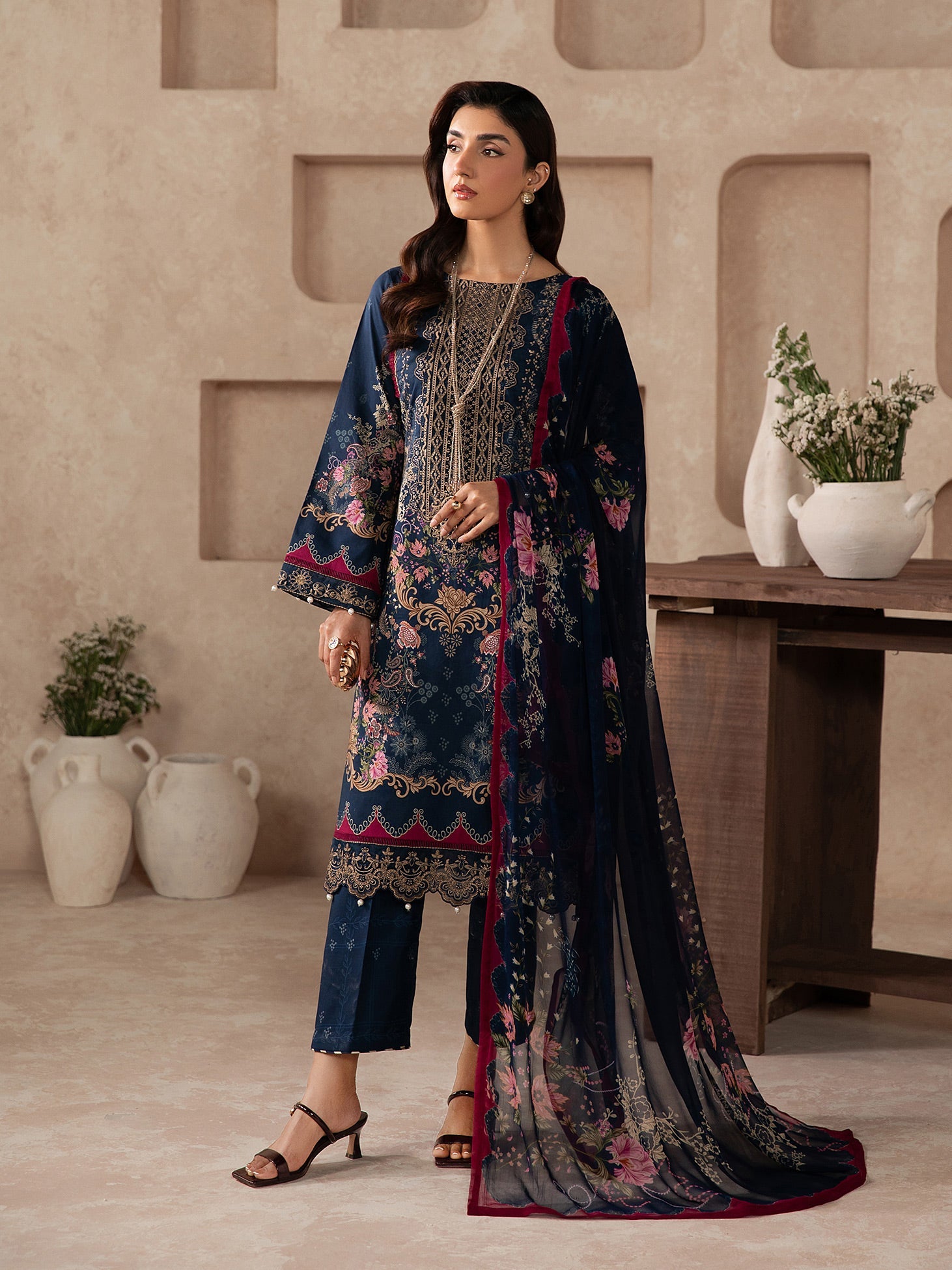 Syra Lawn – Aluxe