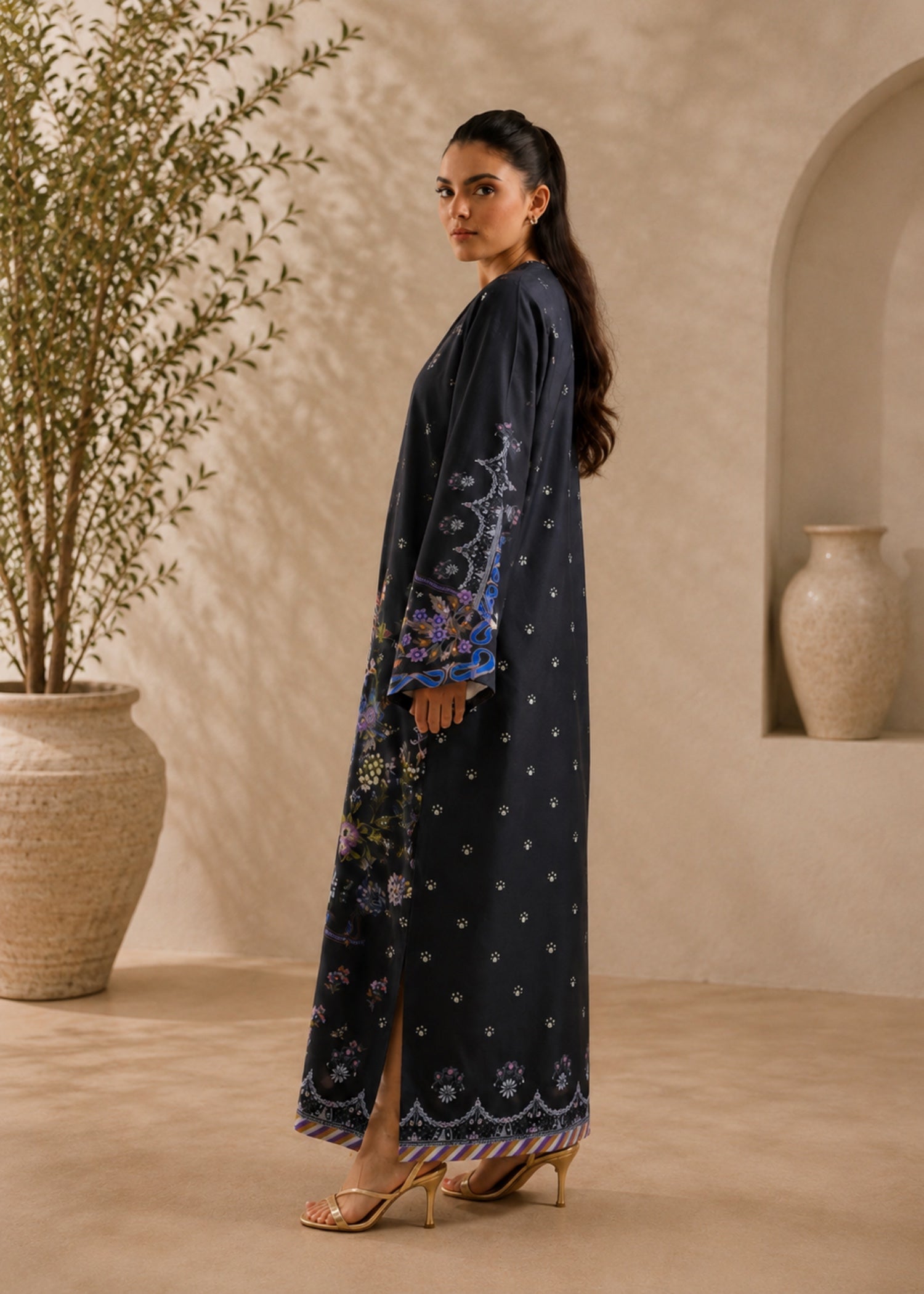 poly lawn Kaftan in Black