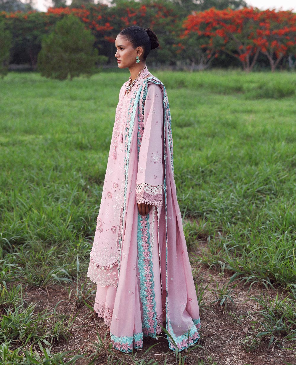 Lilas Lawn – Zayra