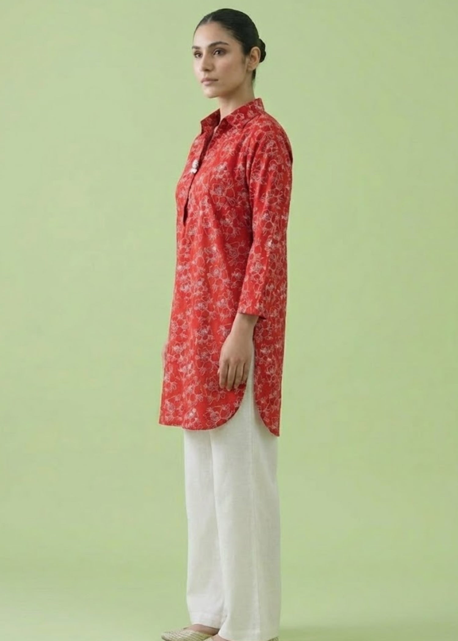 linen Kurta Set in White, red