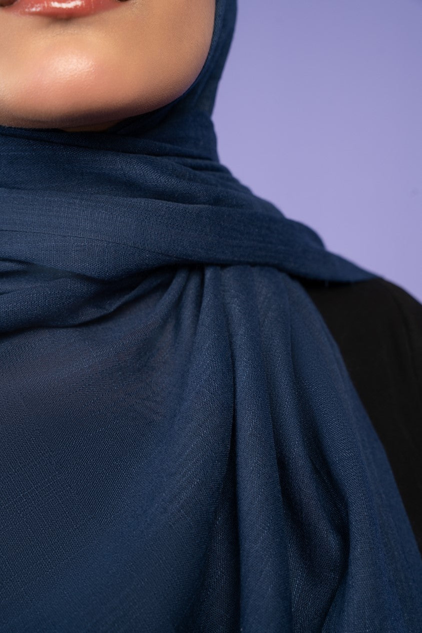 slub lawn Hijab in Navy blue
