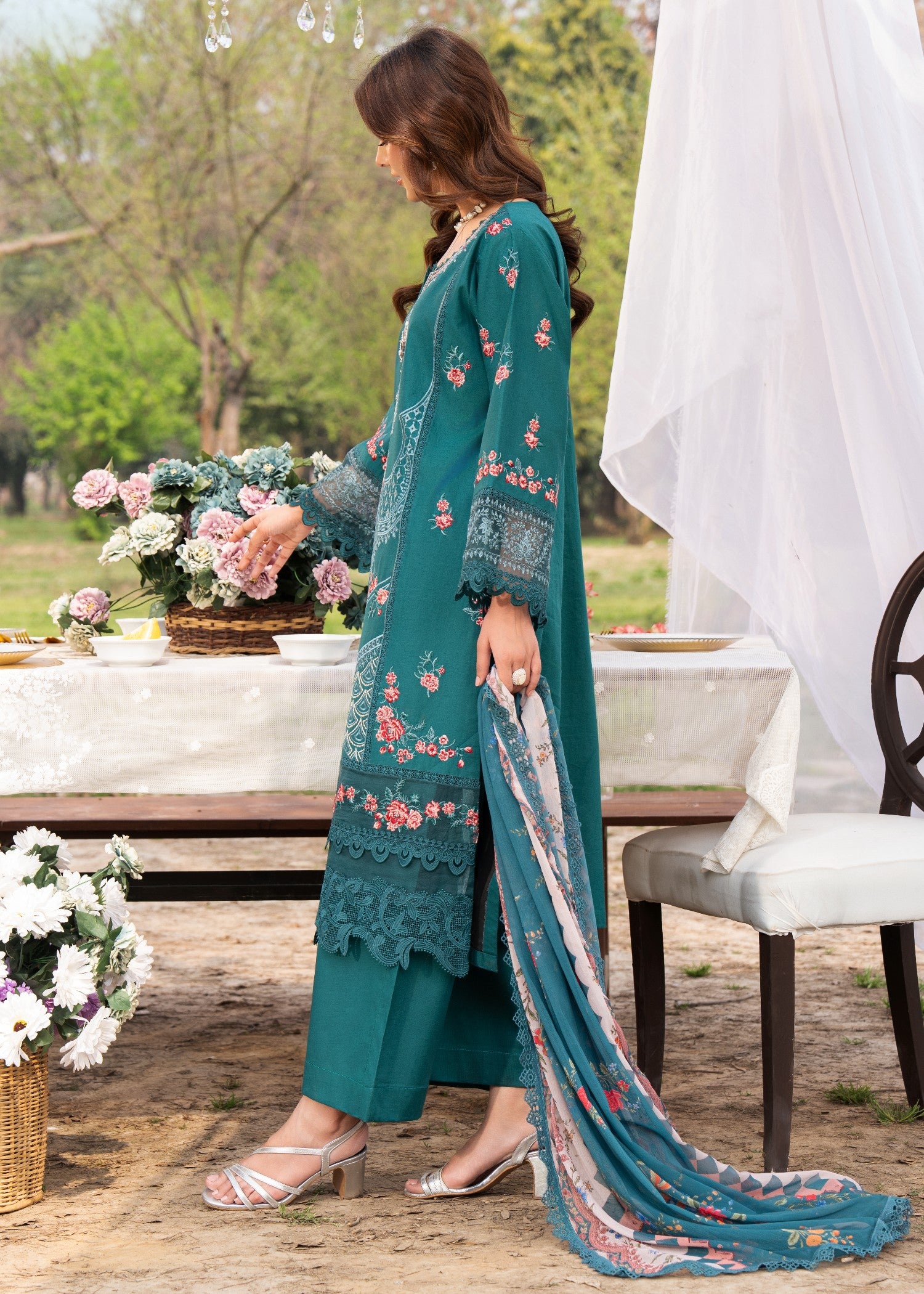 lawn Kurta Set in Pine green