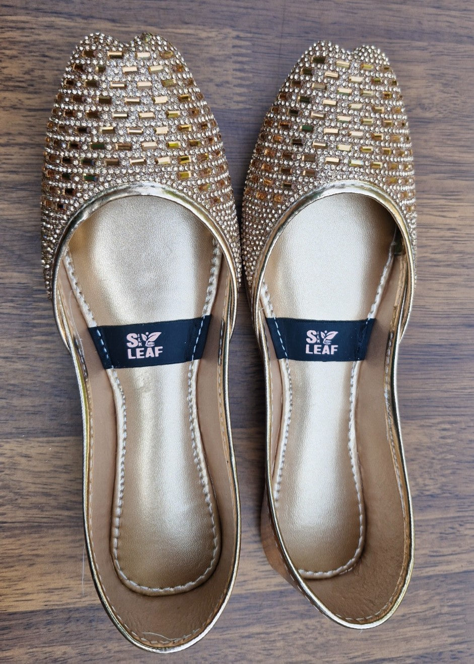 Khussa in Gold by - High Quality Women Khussa AFT5211