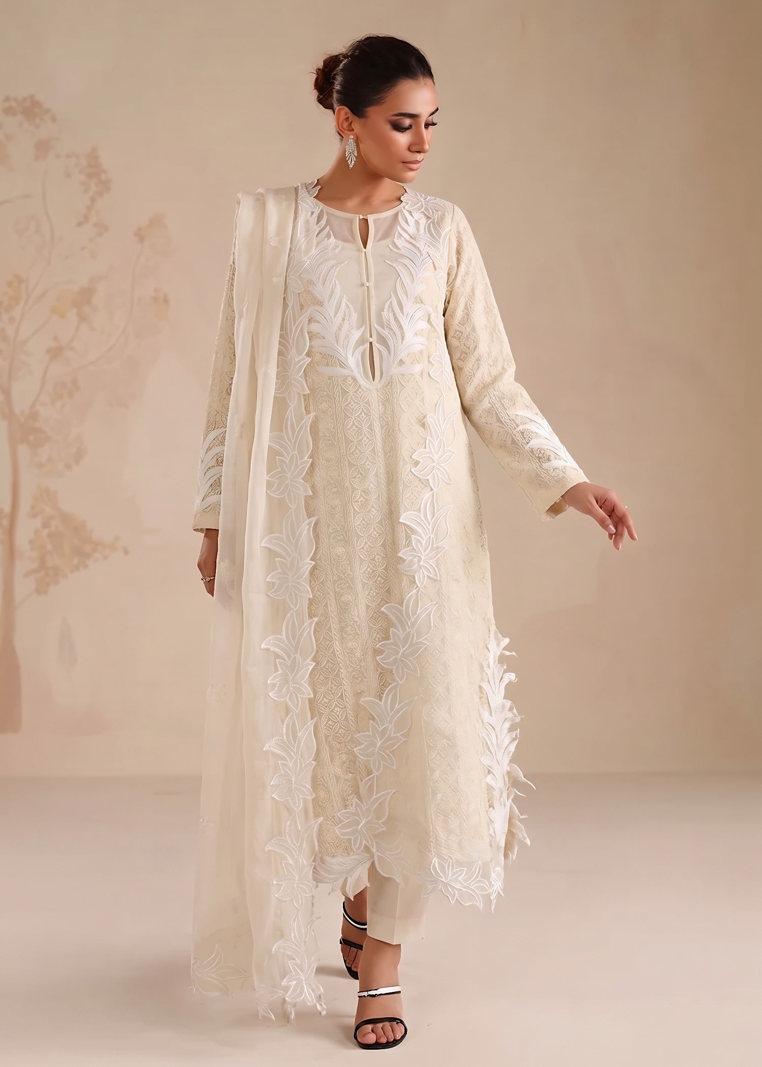 bemberg crinkle chiffon Kurta Set in Off-white