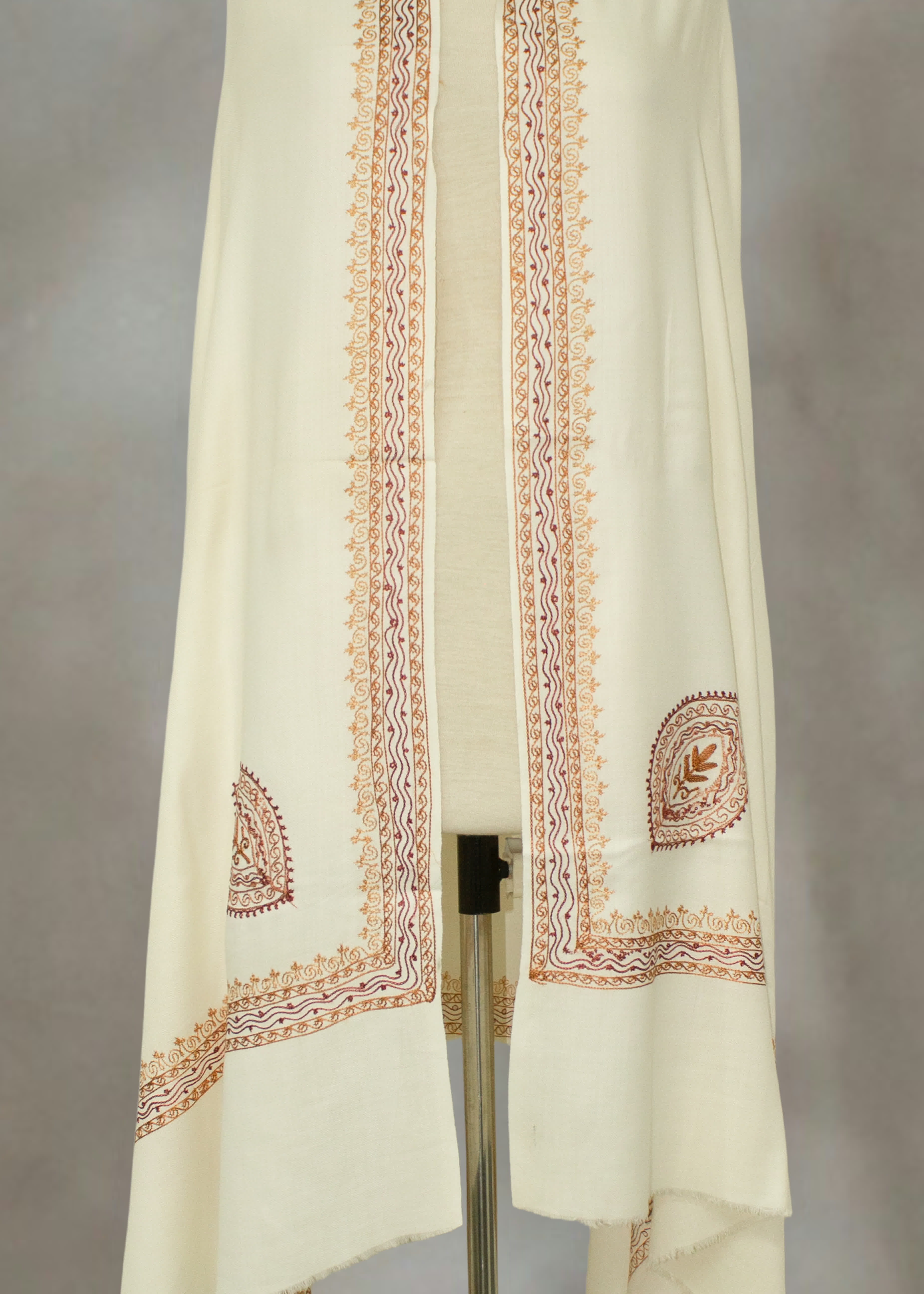 Shawl in White Color by - Trendy Women Shawl GQY3530