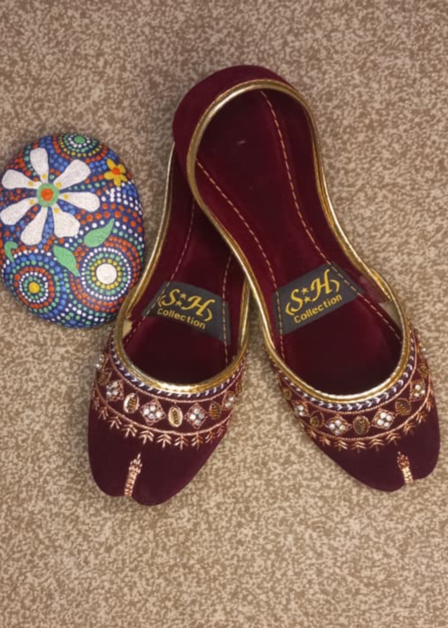 Khussa in Maroon by - High Quality Women Khussa HYD2168