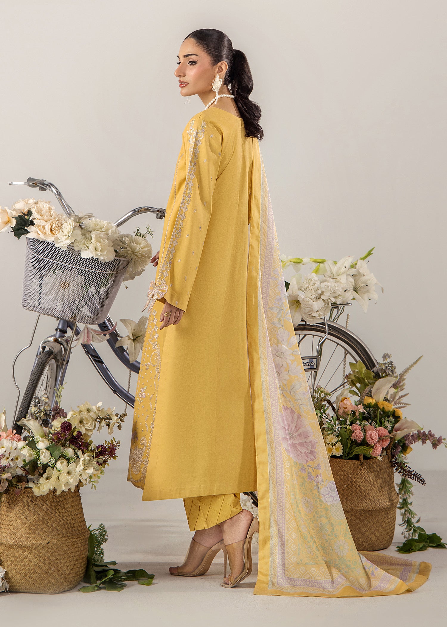 lawn Kurta Set in Mellow yellow
