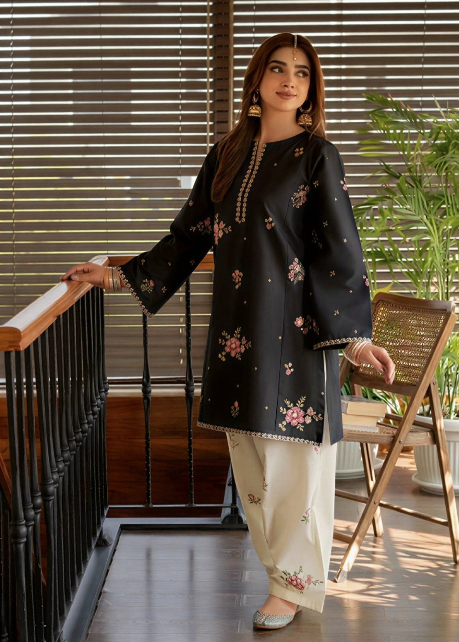 lawn cotton Kurta Set in Black, ivory
