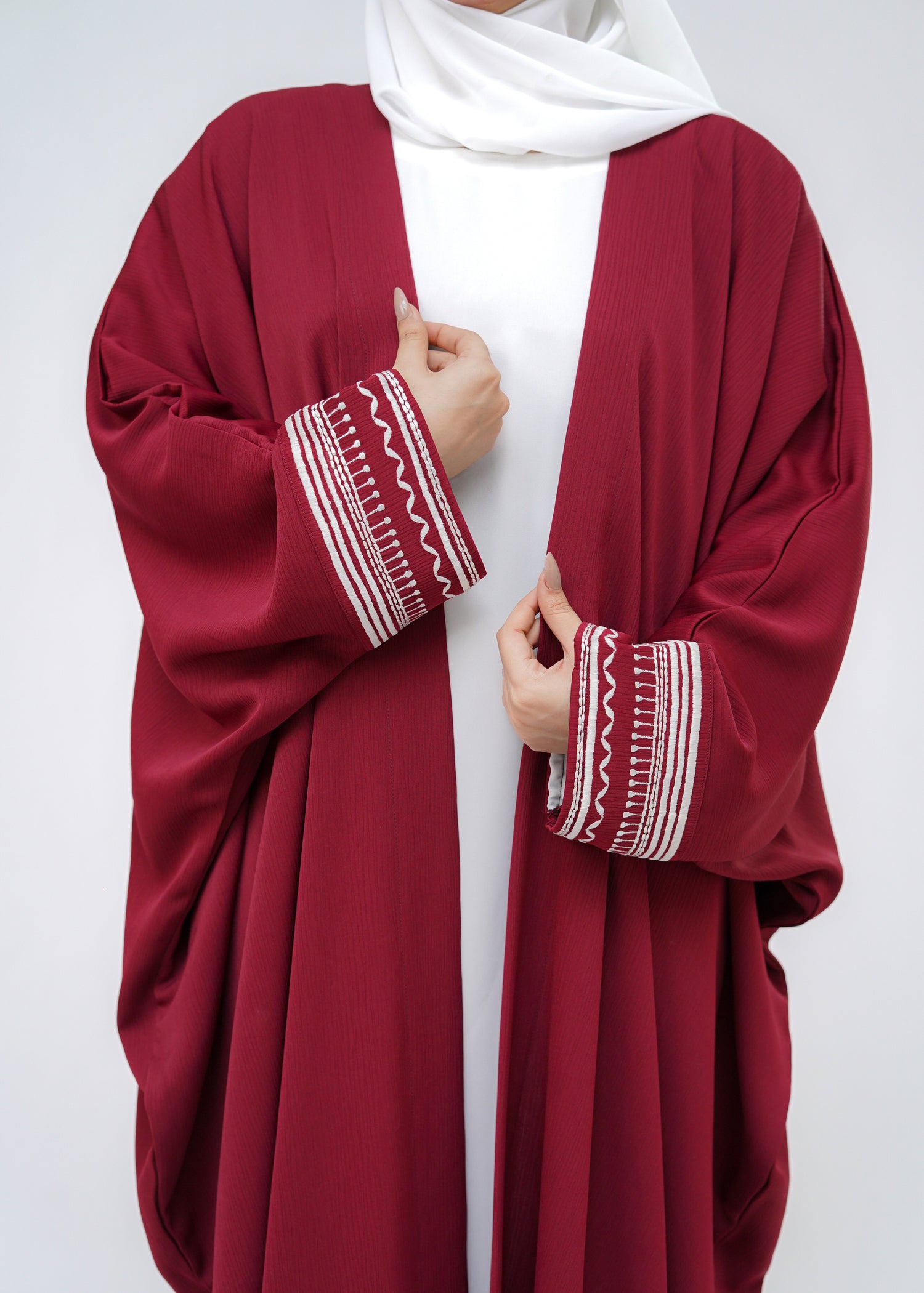 nidha Abaya in Burgundy, white
