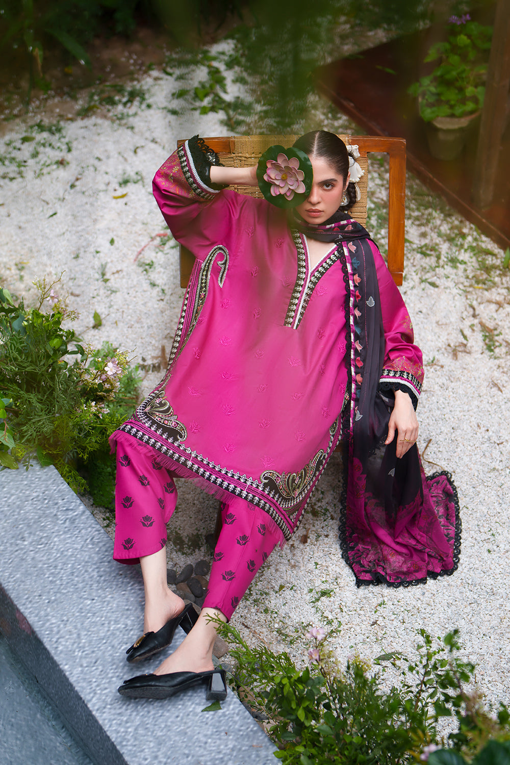 Laanem Luxury Lawn – AMARA-A-SRL26-02
