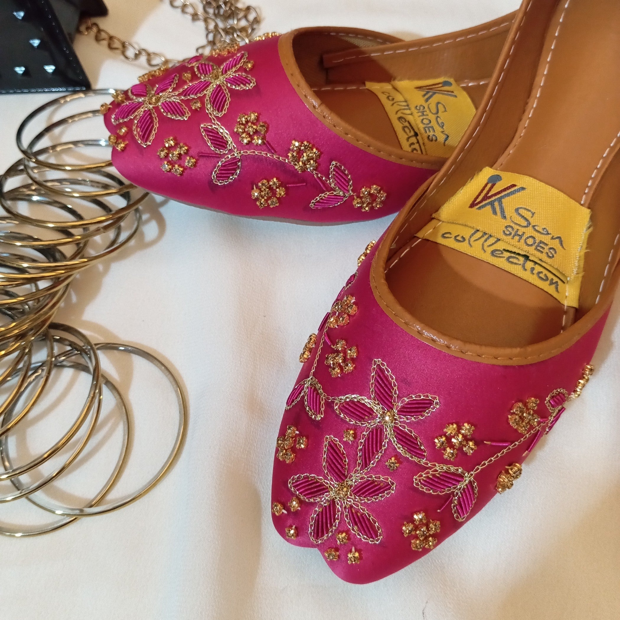 Khussa in Shocking pink by - High Quality Women Khussa XNE7533