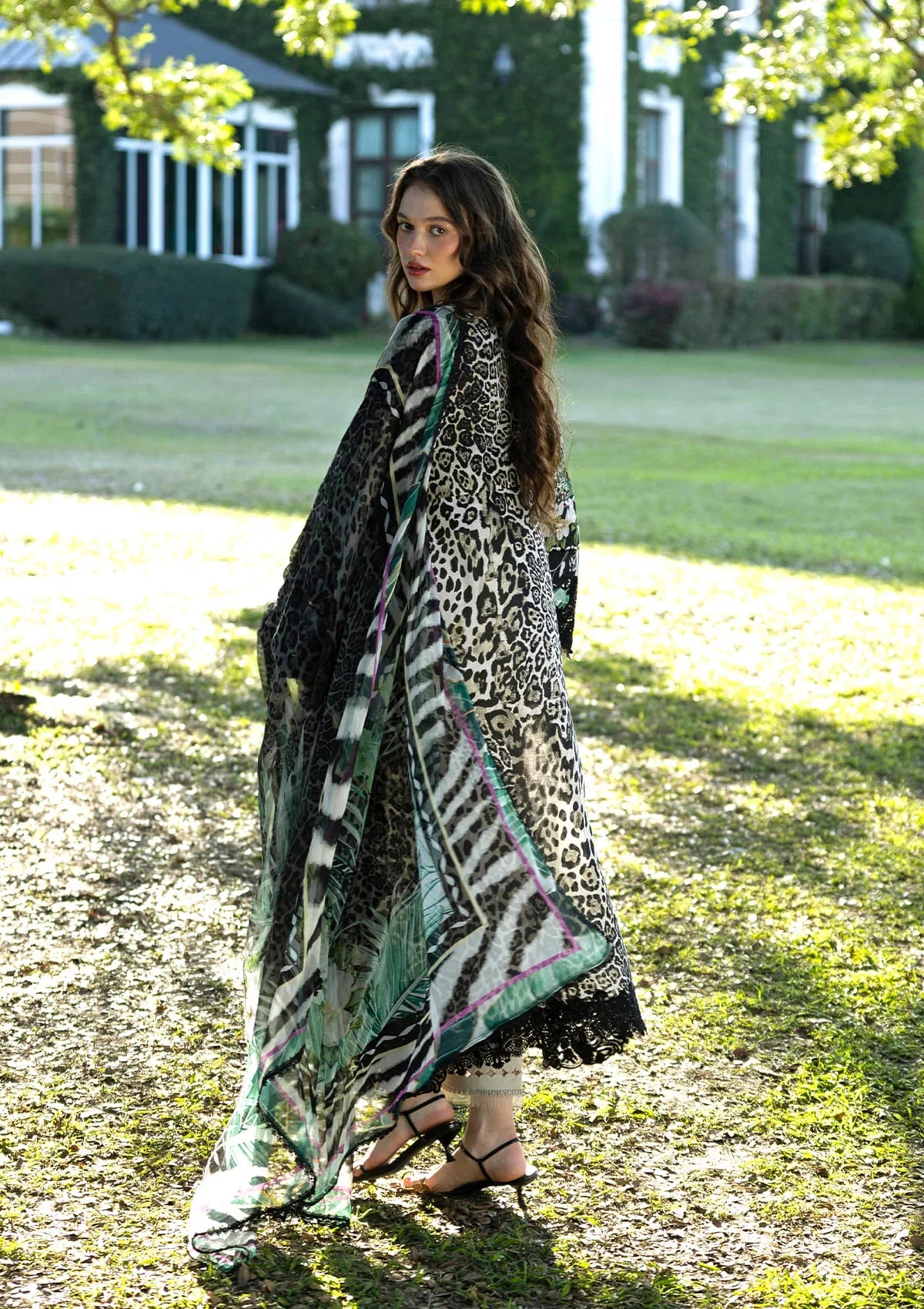 Signature Embroidered Lawn Prints – ESA-3A BELLADURNE