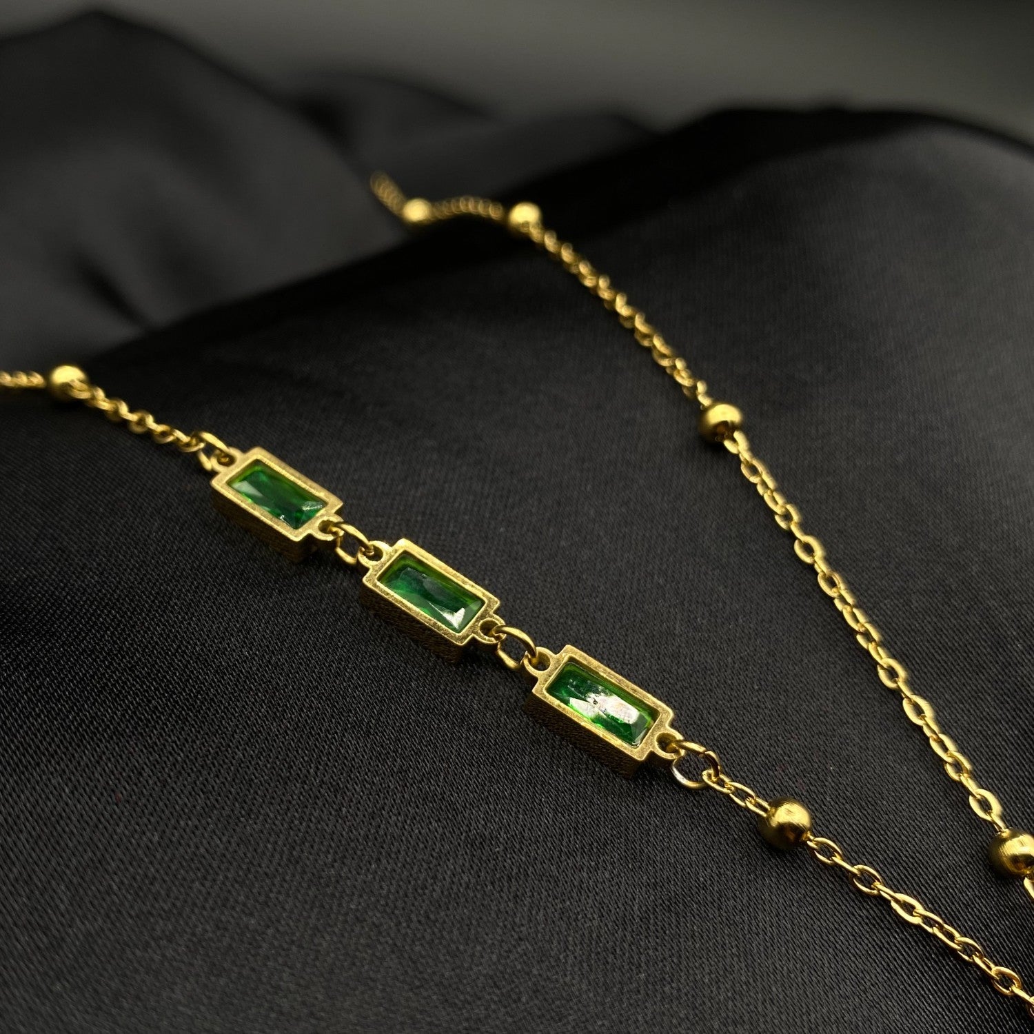 Necklace in Dark green Color by - Trendy Women Necklace COS5306