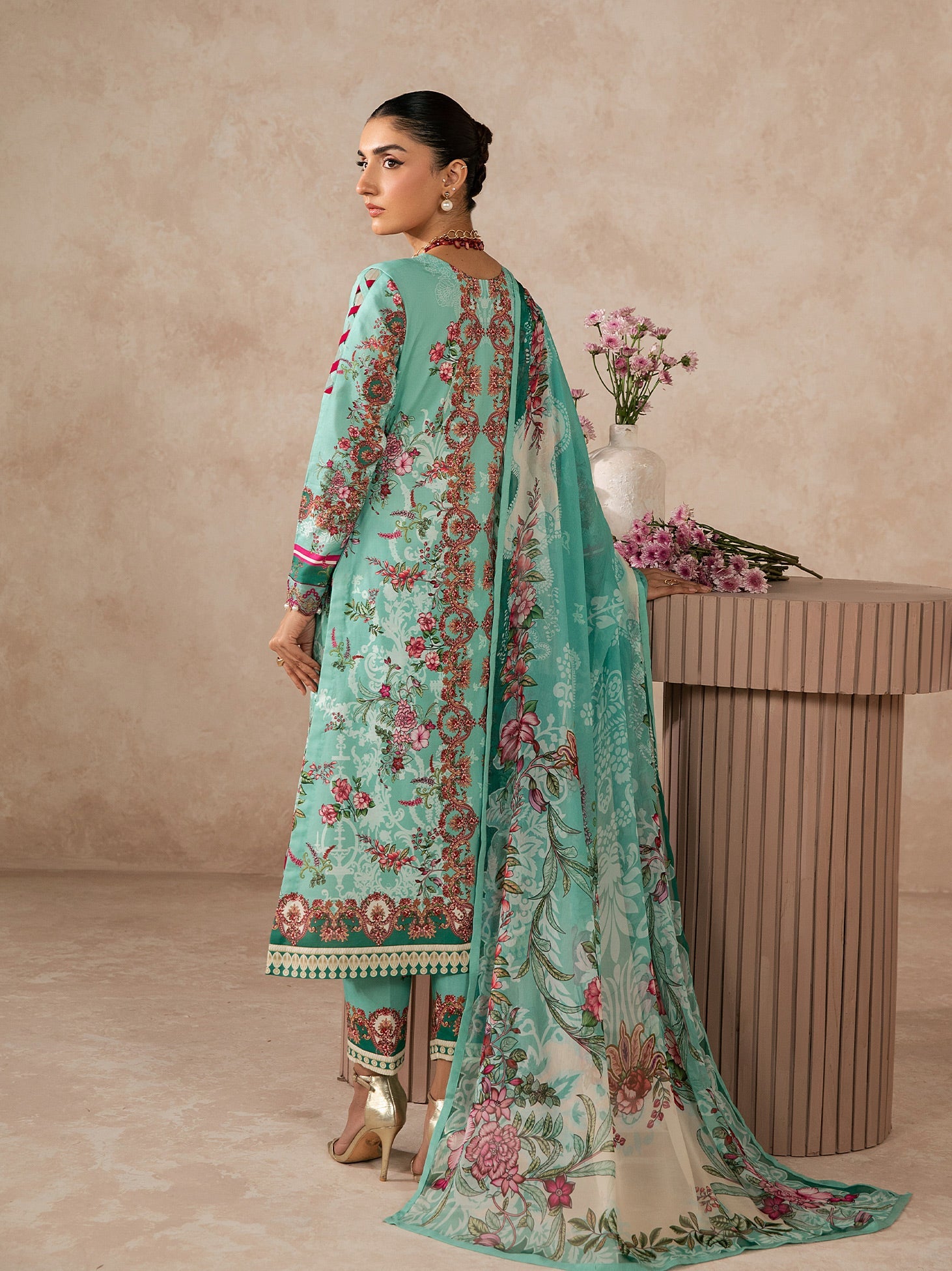 Syra Lawn – Vaila
