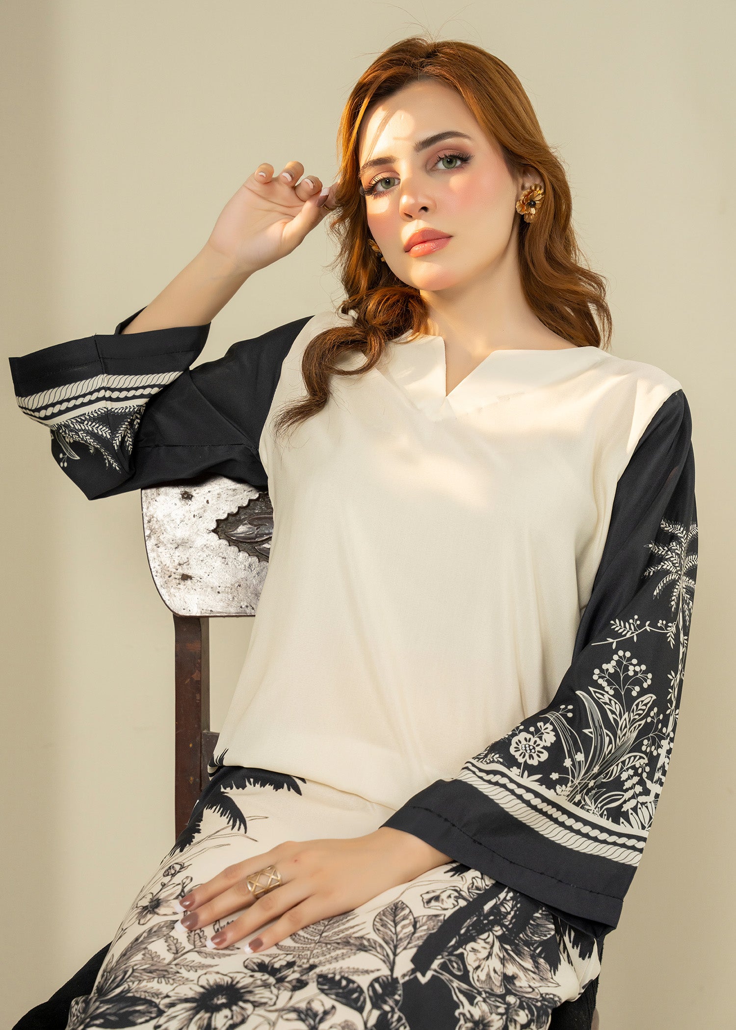 lawn Kaftan in Off-white, black