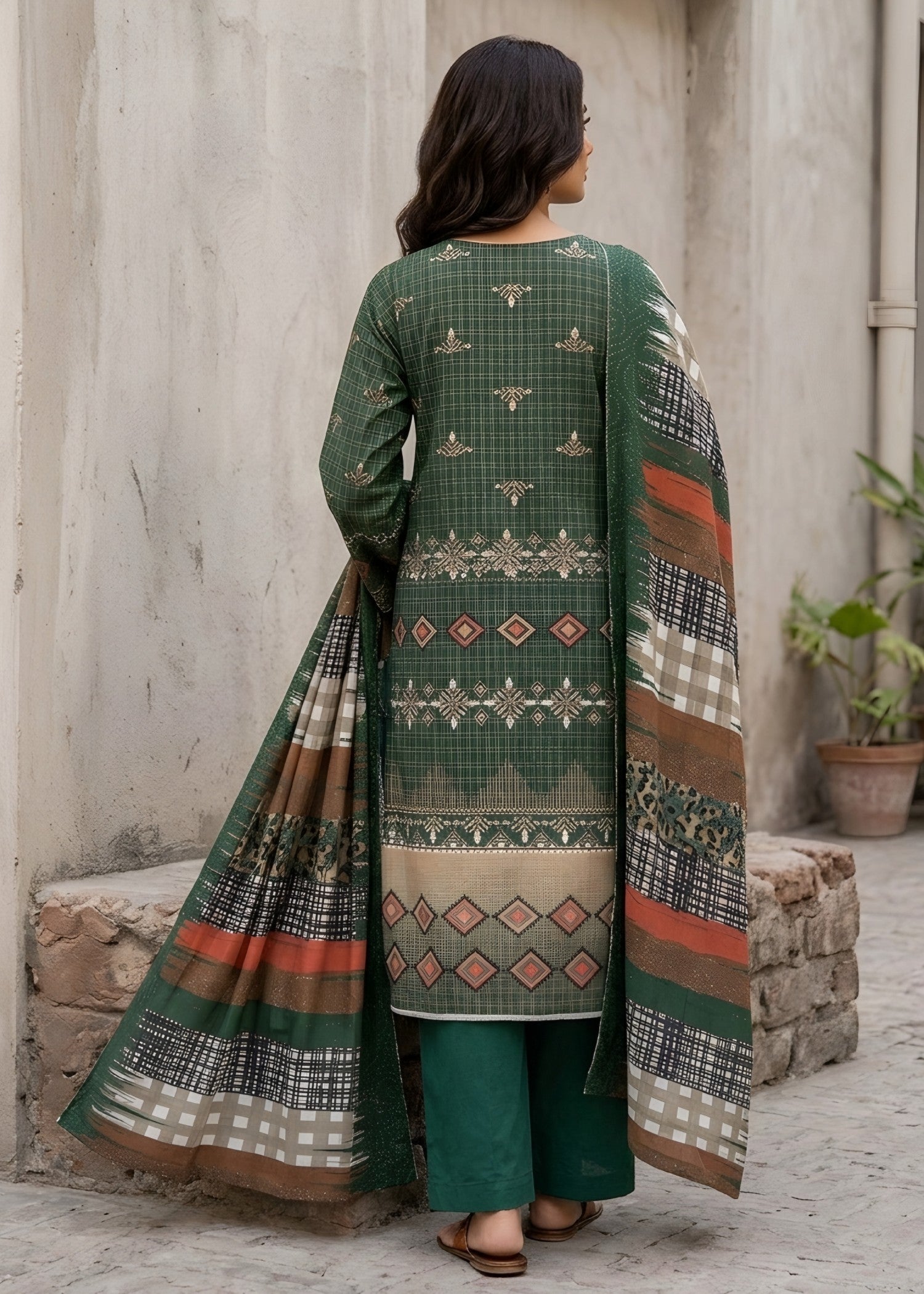 khaddar Unstitched in Bottle green