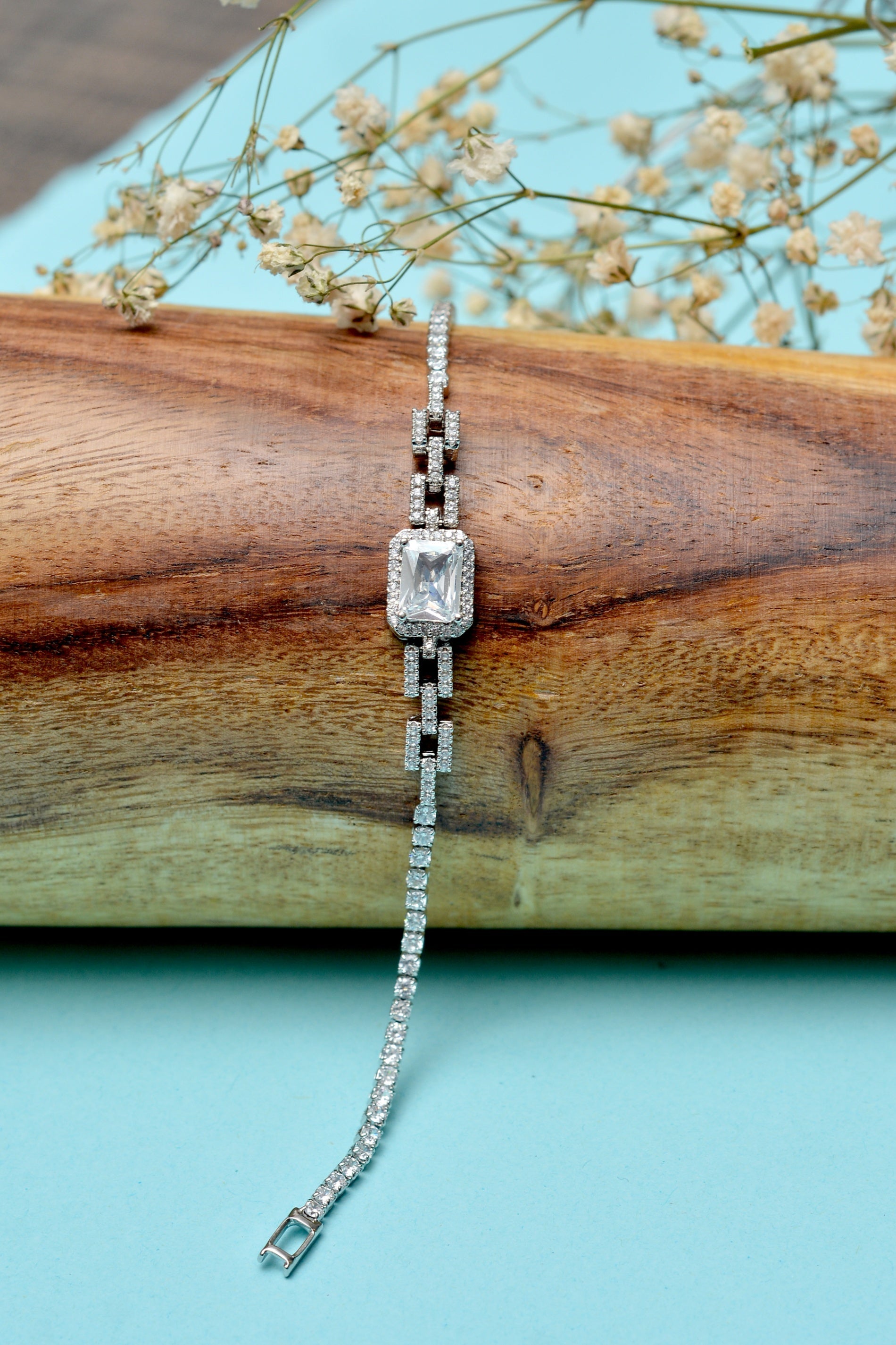 Bracelet in White Color by - Trendy Women Bracelet WXZ6019