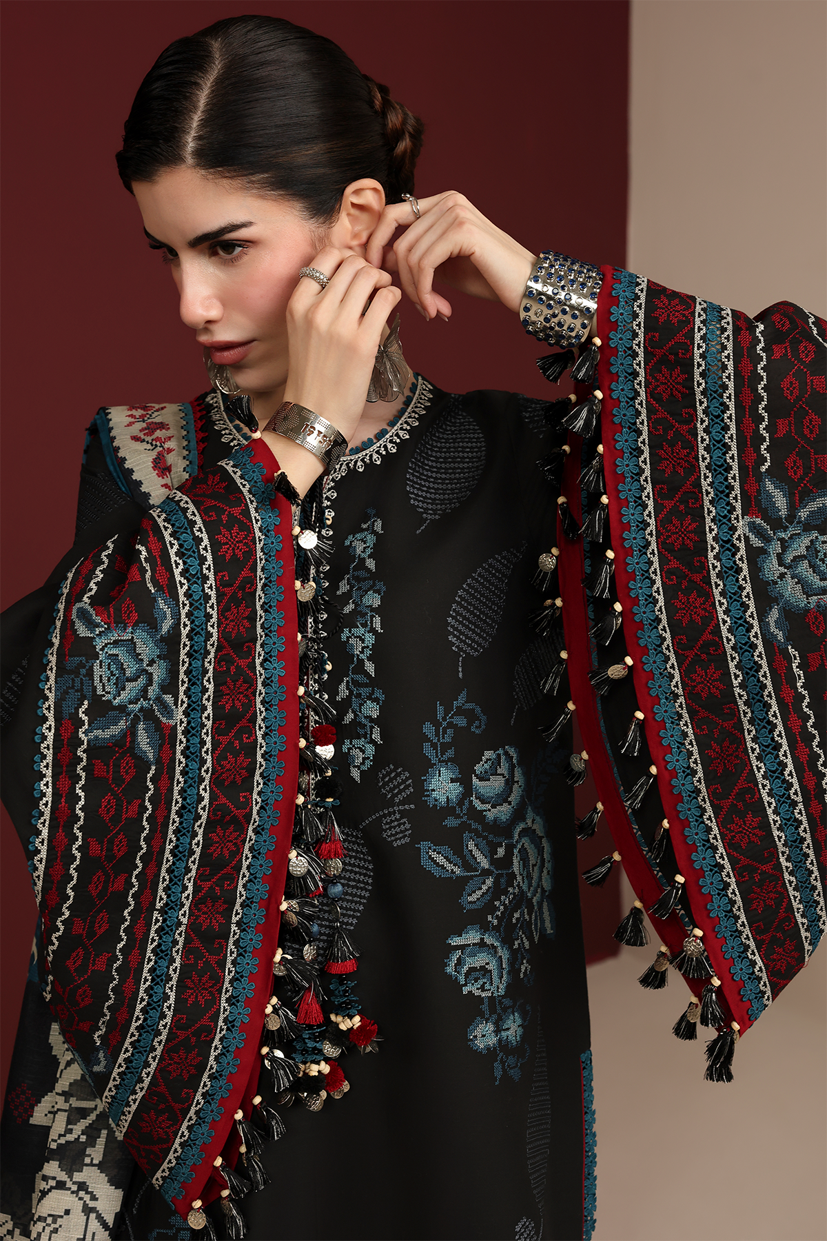 Iris Luxury Festive Lawn – IL26-D05