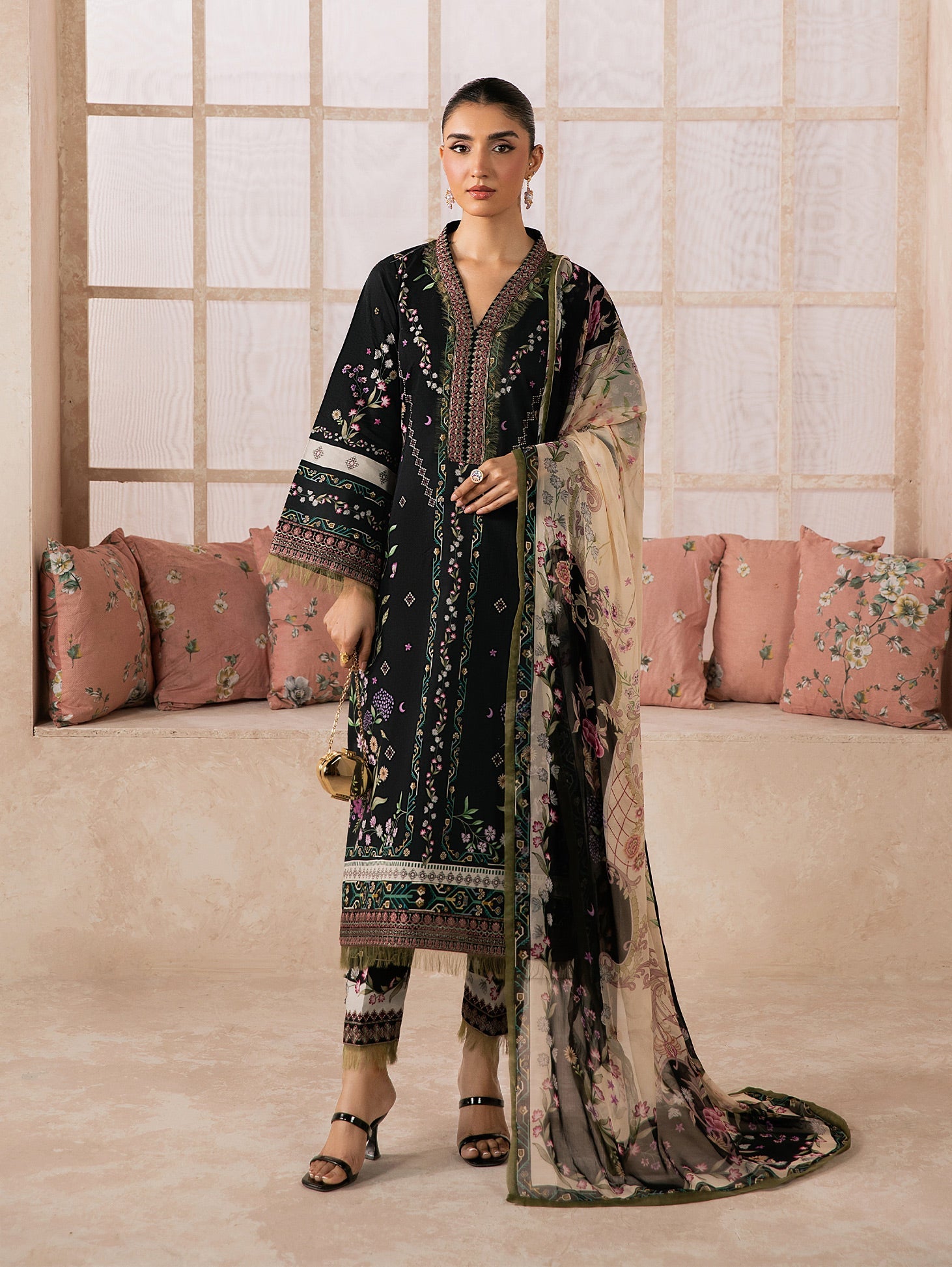 Syra Lawn – Elina