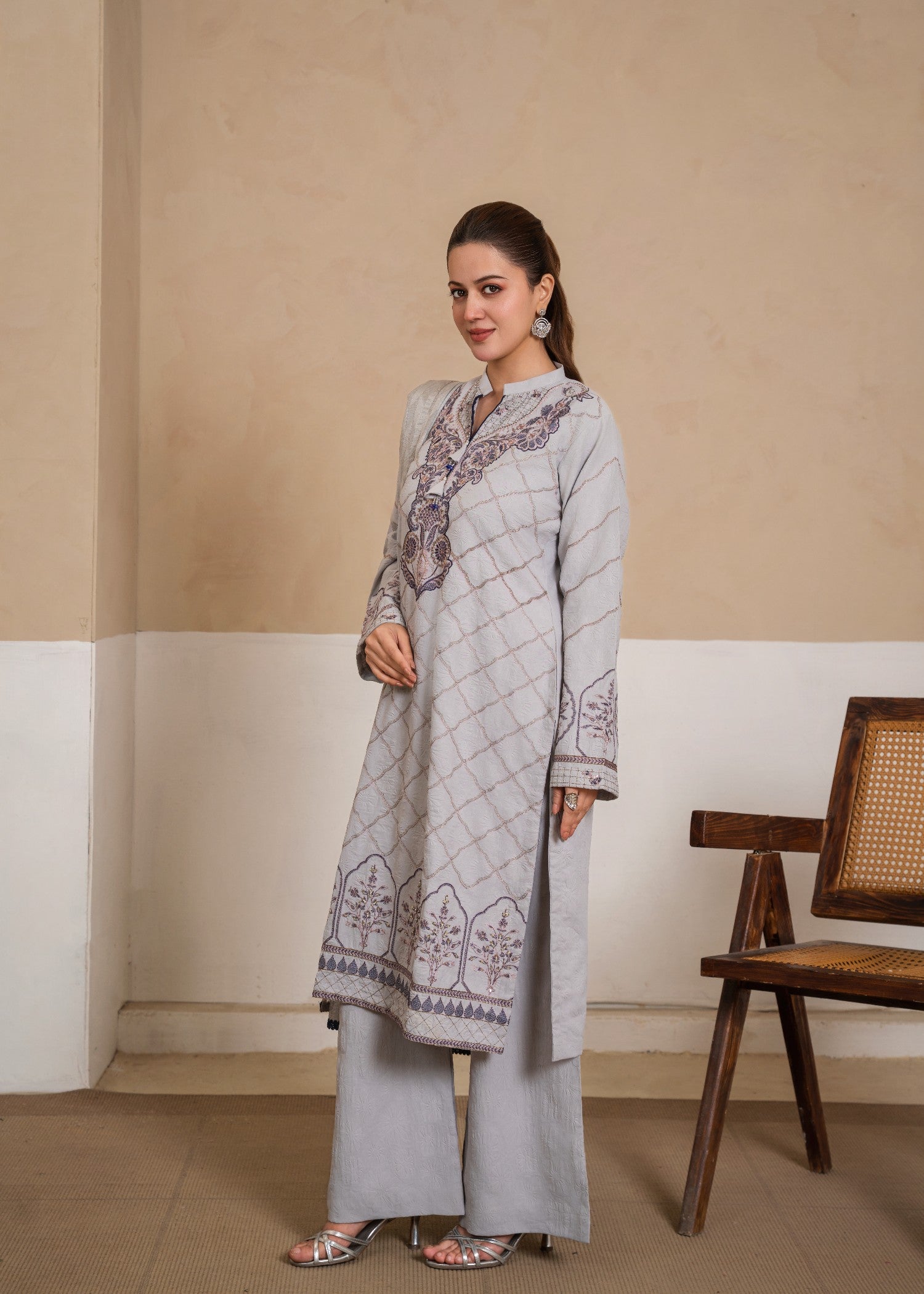 khaddar Kurta Set in Pastel grey
