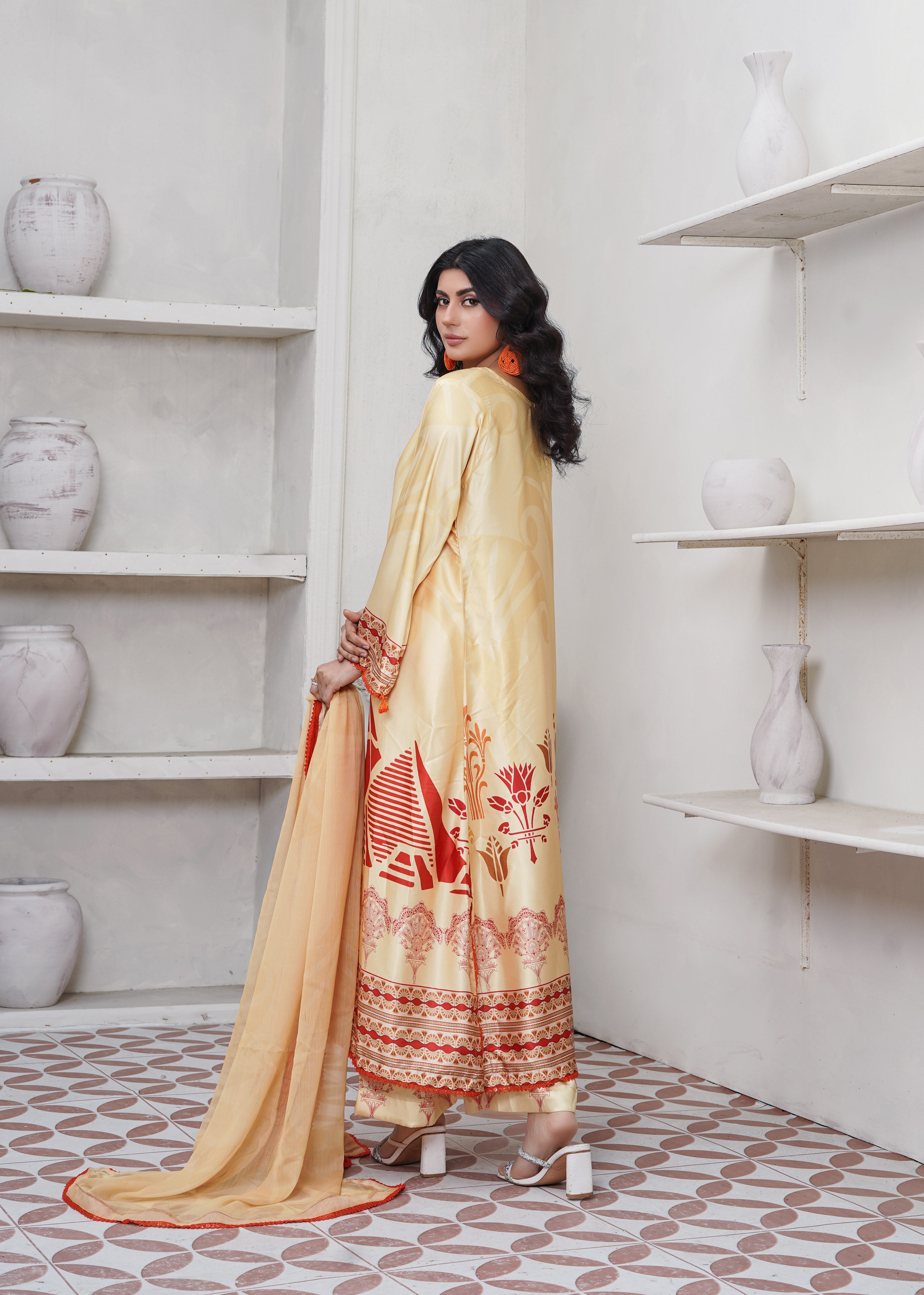 charmuse/shamooz Kaftan in Scarlet, vanilla
