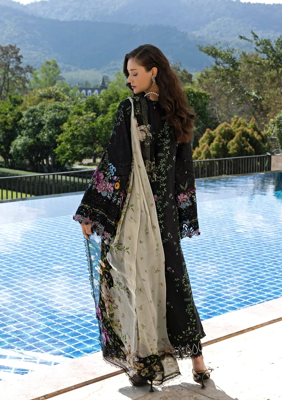 Signature Embroidered Lawn Prints – ESA-1B BLACK THRONE
