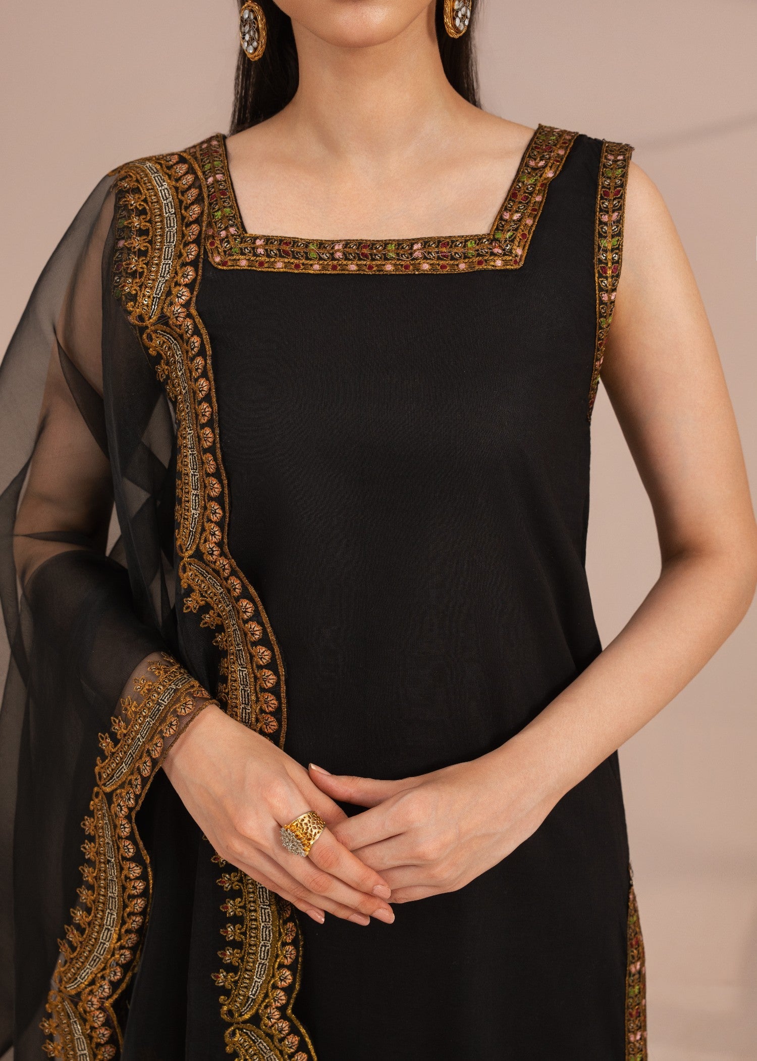 lawn Kurta Set in Jet black, gold