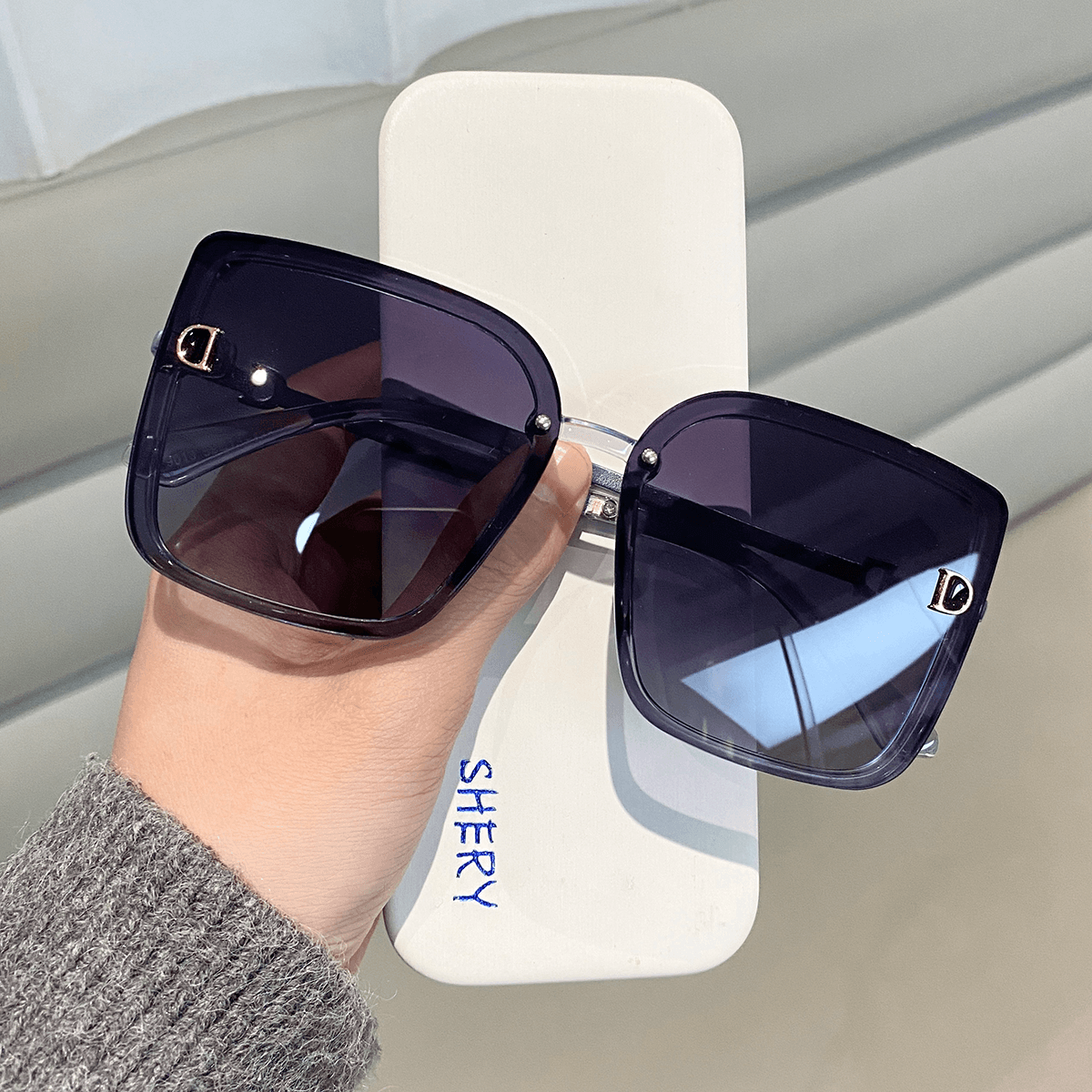 Sunglasses with Black Letters, Square-Shaped Glasses, Anti-Ultraviolet Sunglasses