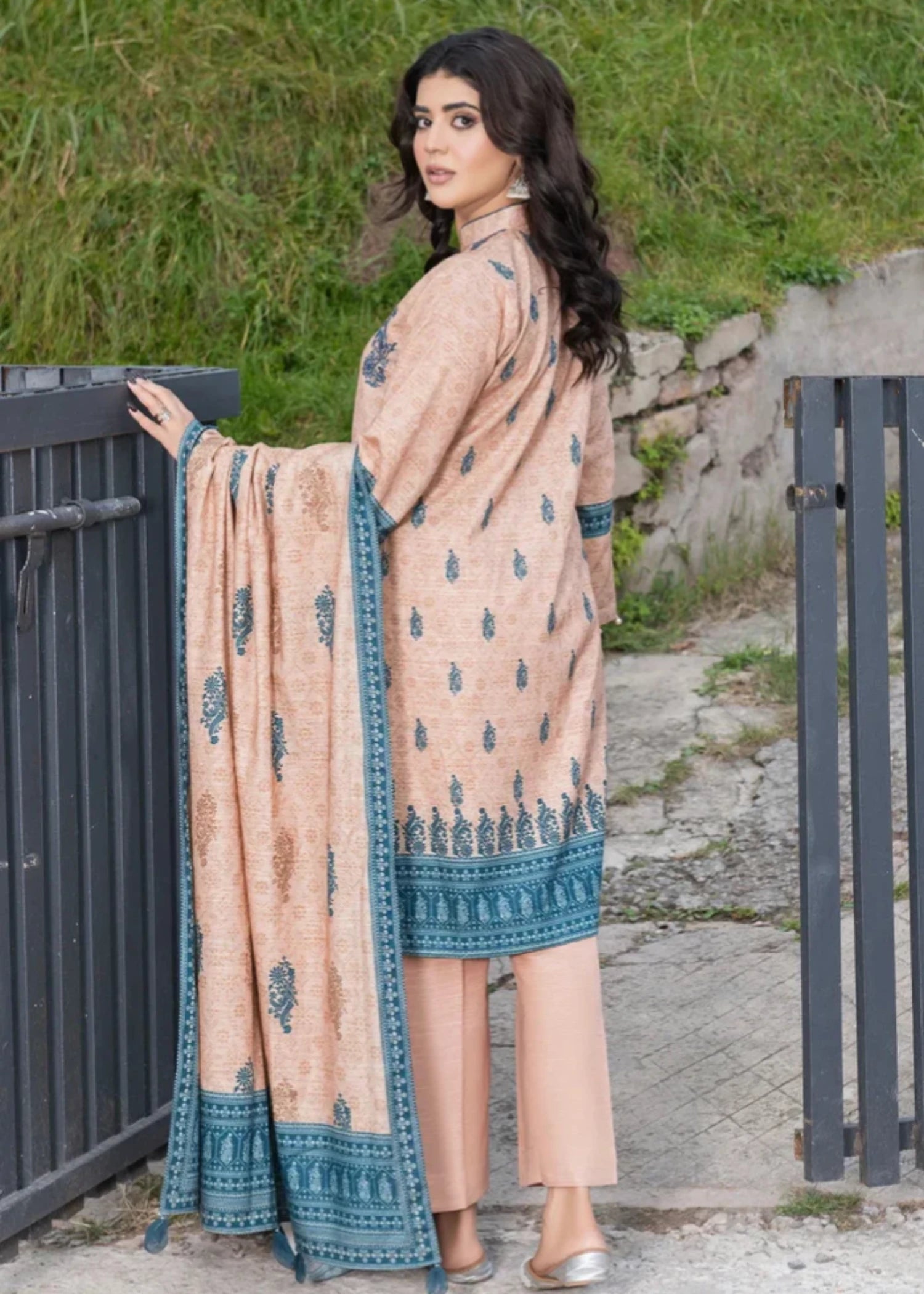 khaddar Unstitched in Blush pink