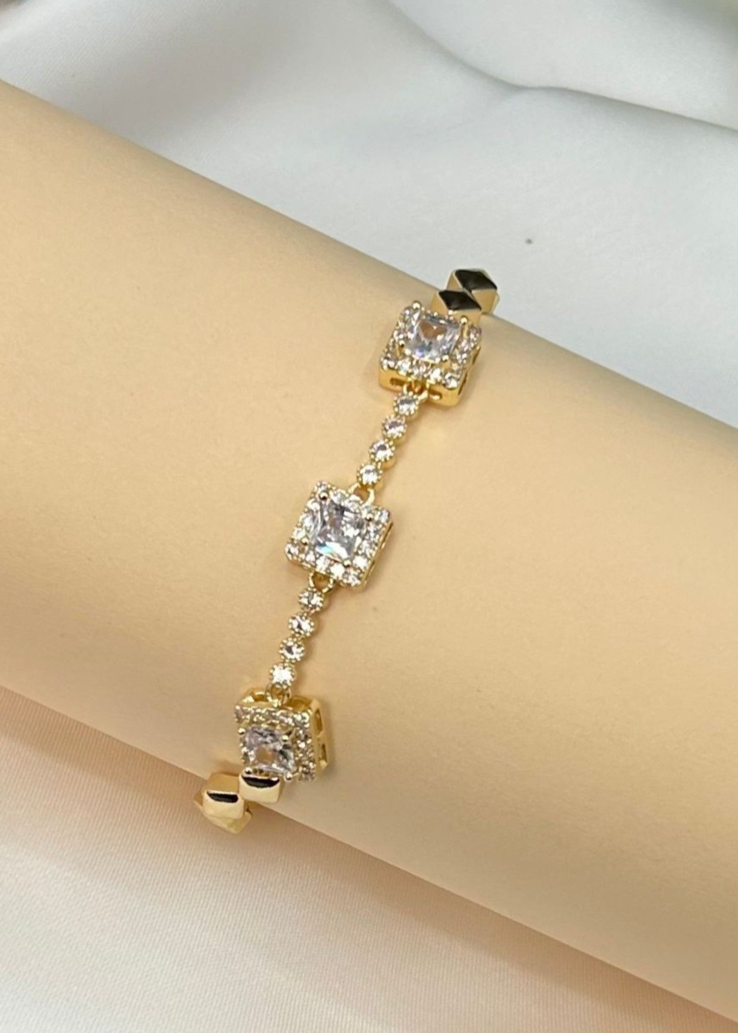Bracelet in White Color by - Trendy Women Bracelet XMQ8110