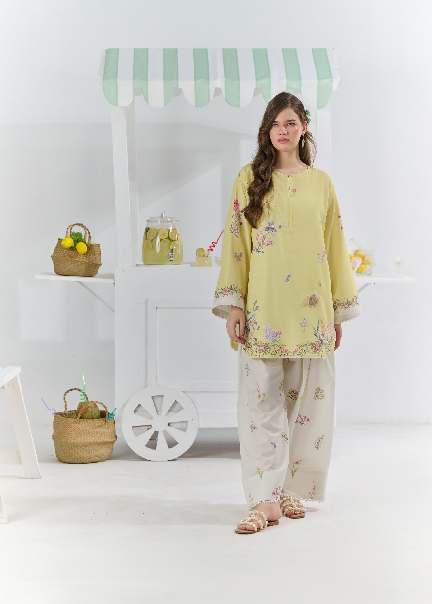 raw silk Kurta Set in Yellow, off-white