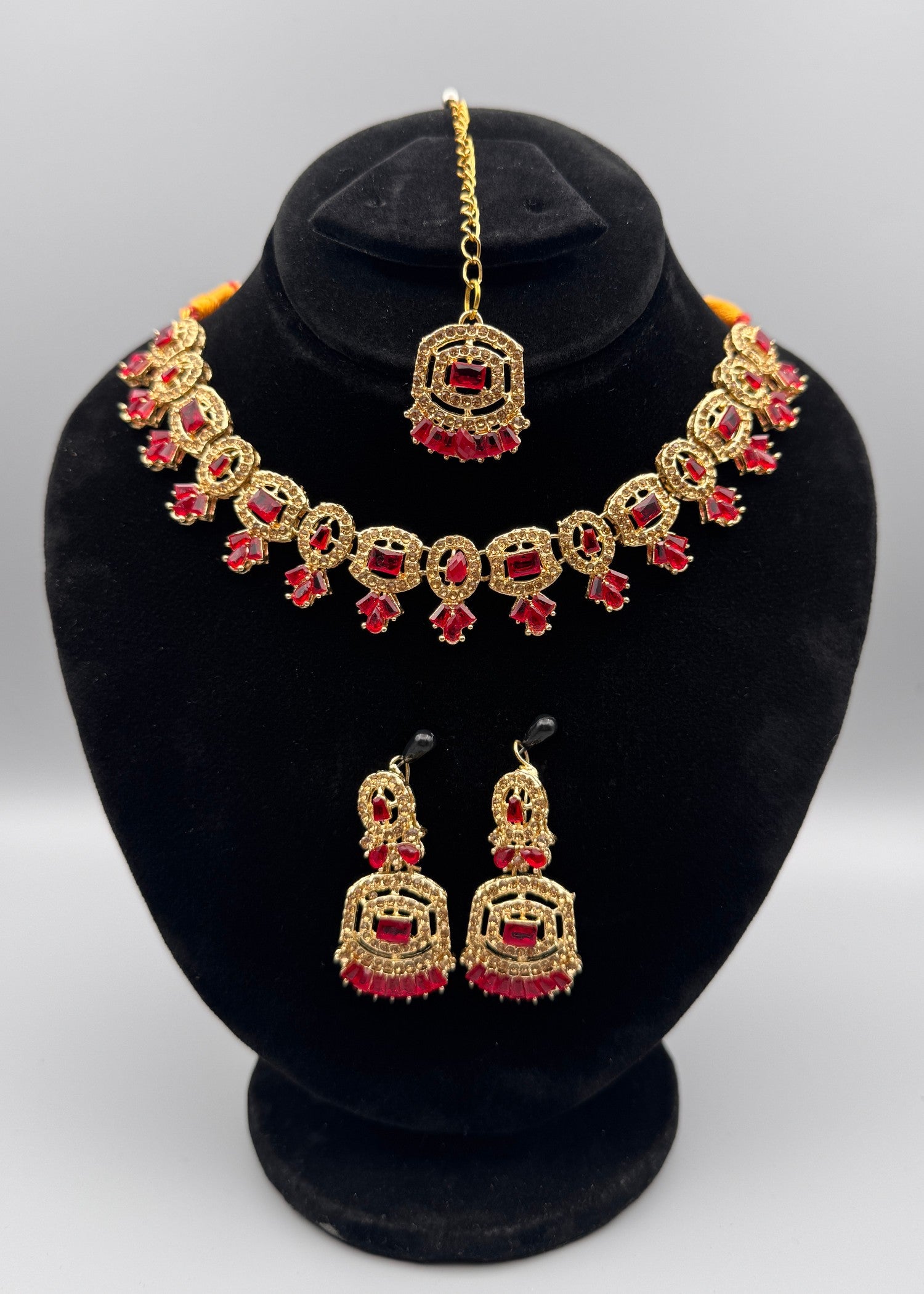 Jewelry Set in Red, maroon, gold Color by - Trendy Women Jewelry Set ARE3241