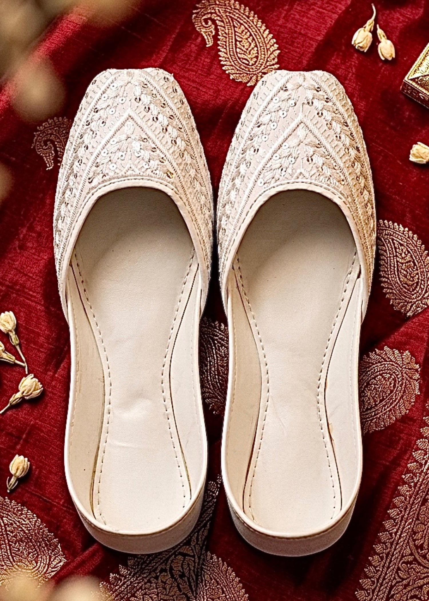 Khussa in White by - High Quality Women Khussa UNP0692