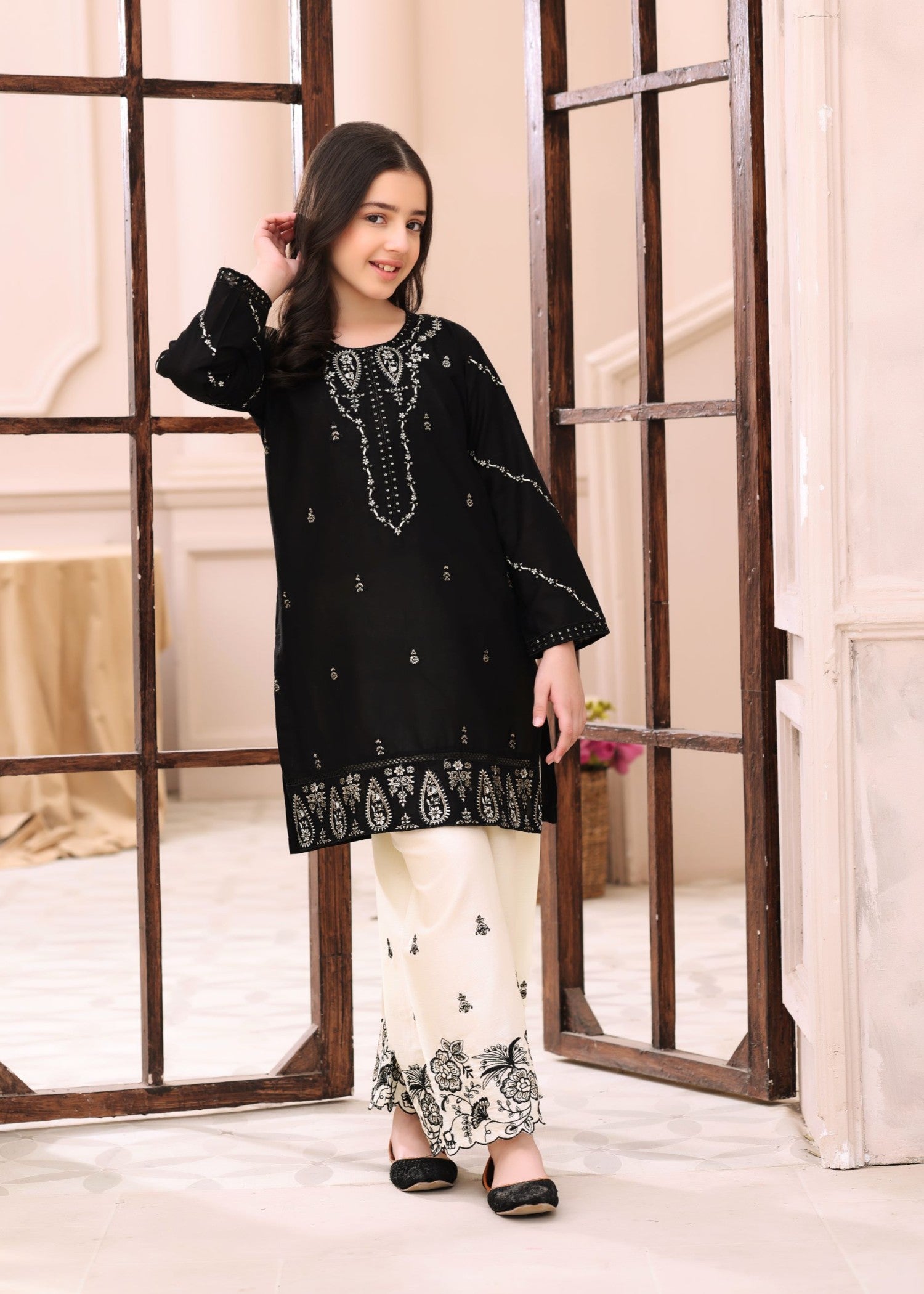 lawn Kurta Set in Jet black