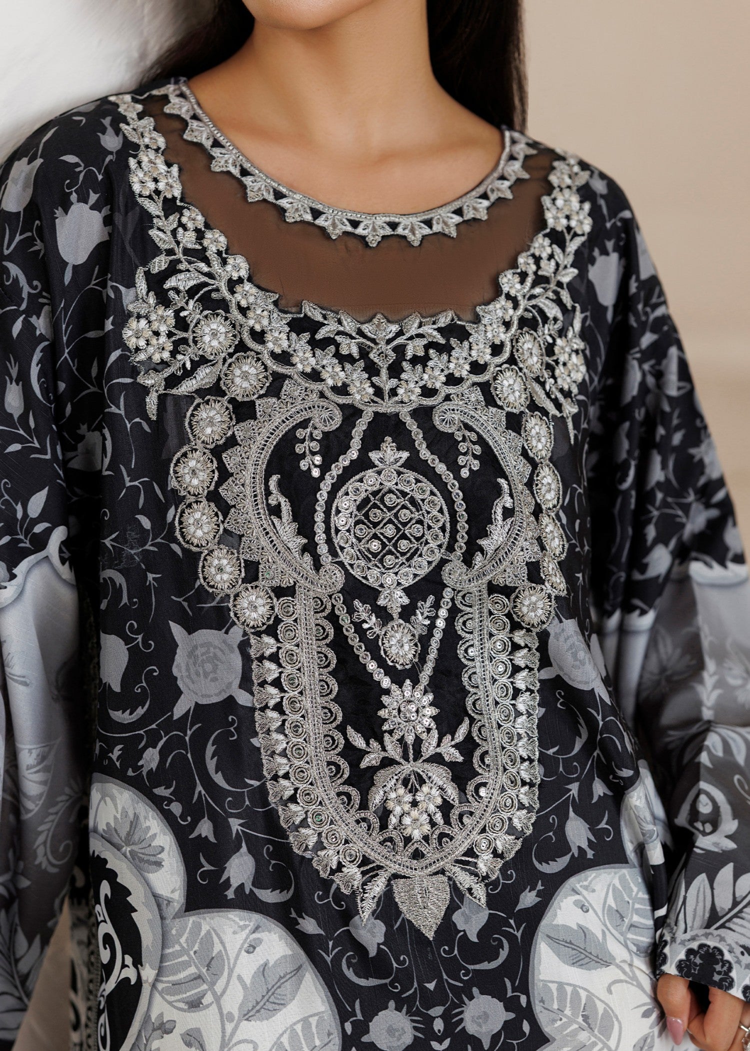 raw silk Kaftan in White, black