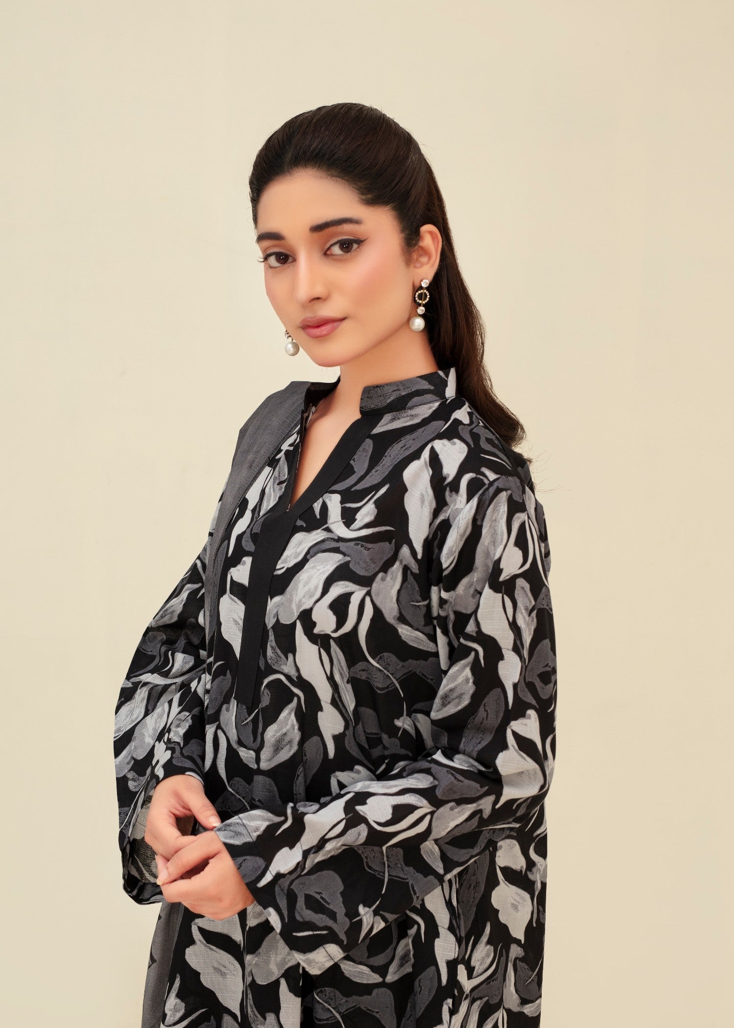 slub lawn Kurta Set in Black