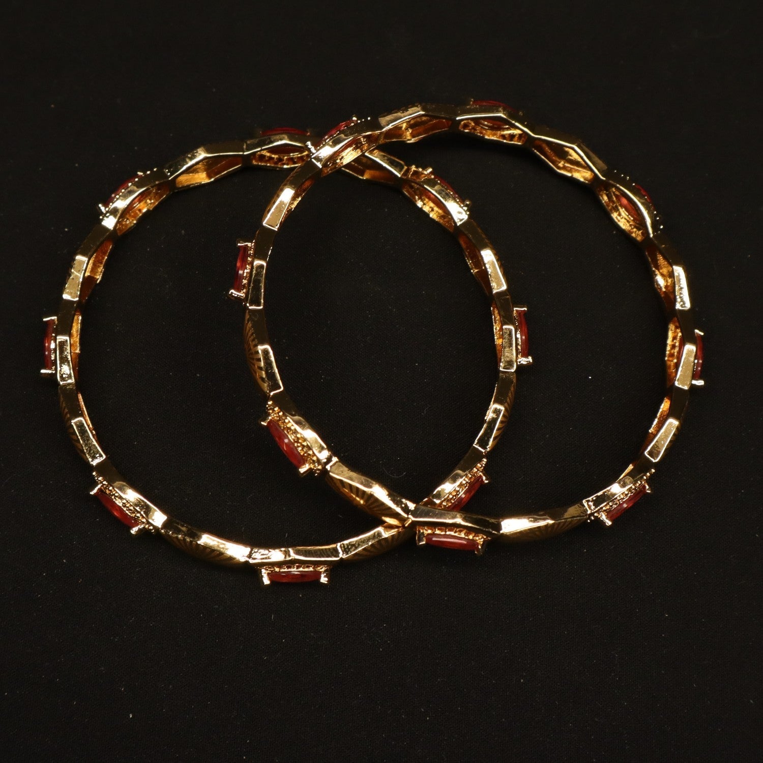 Bangles in Red Color by - Trendy Women Bangles HSO4858