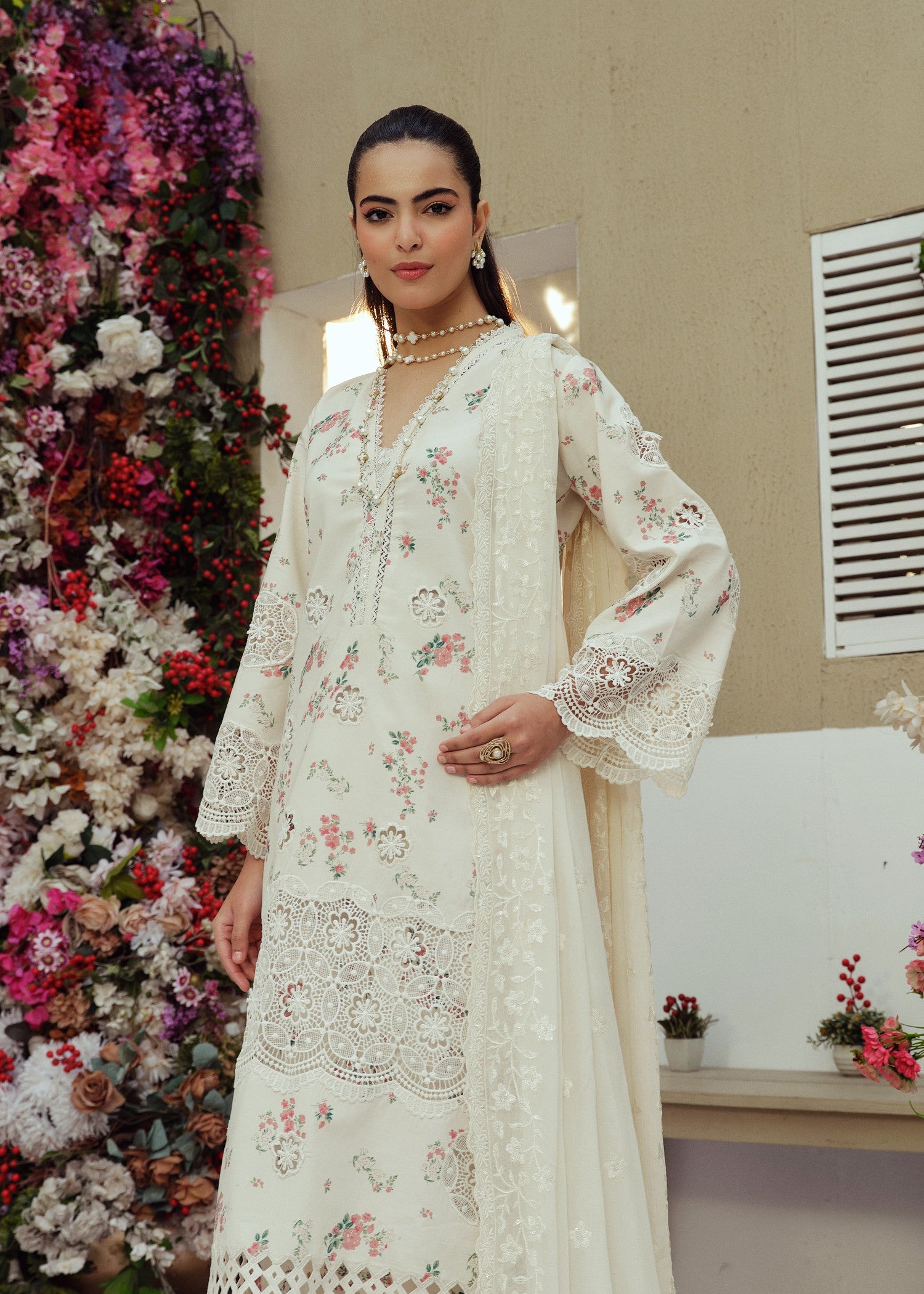 lawn Kurta Set in Baby pink, off-white