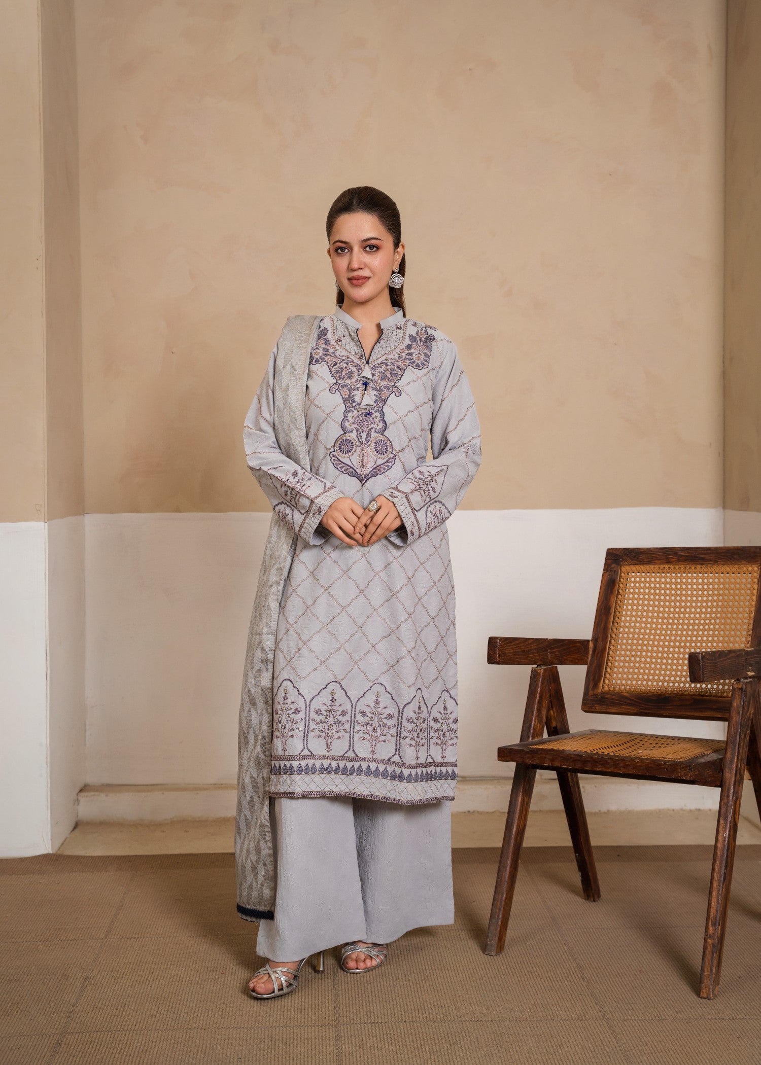 khaddar Kurta Set in Pastel grey