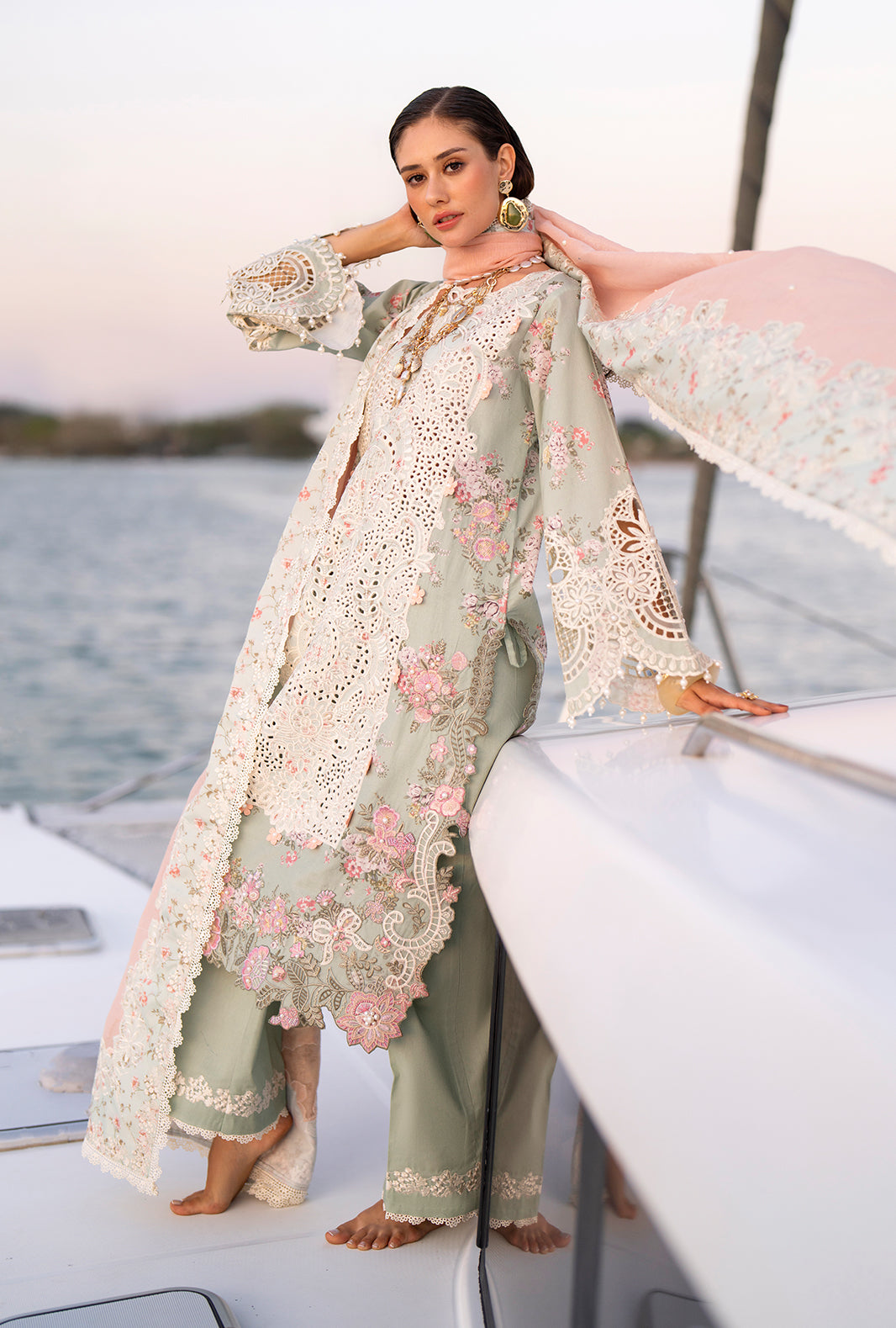 AJR Evara Luxury Lawn – Fyna