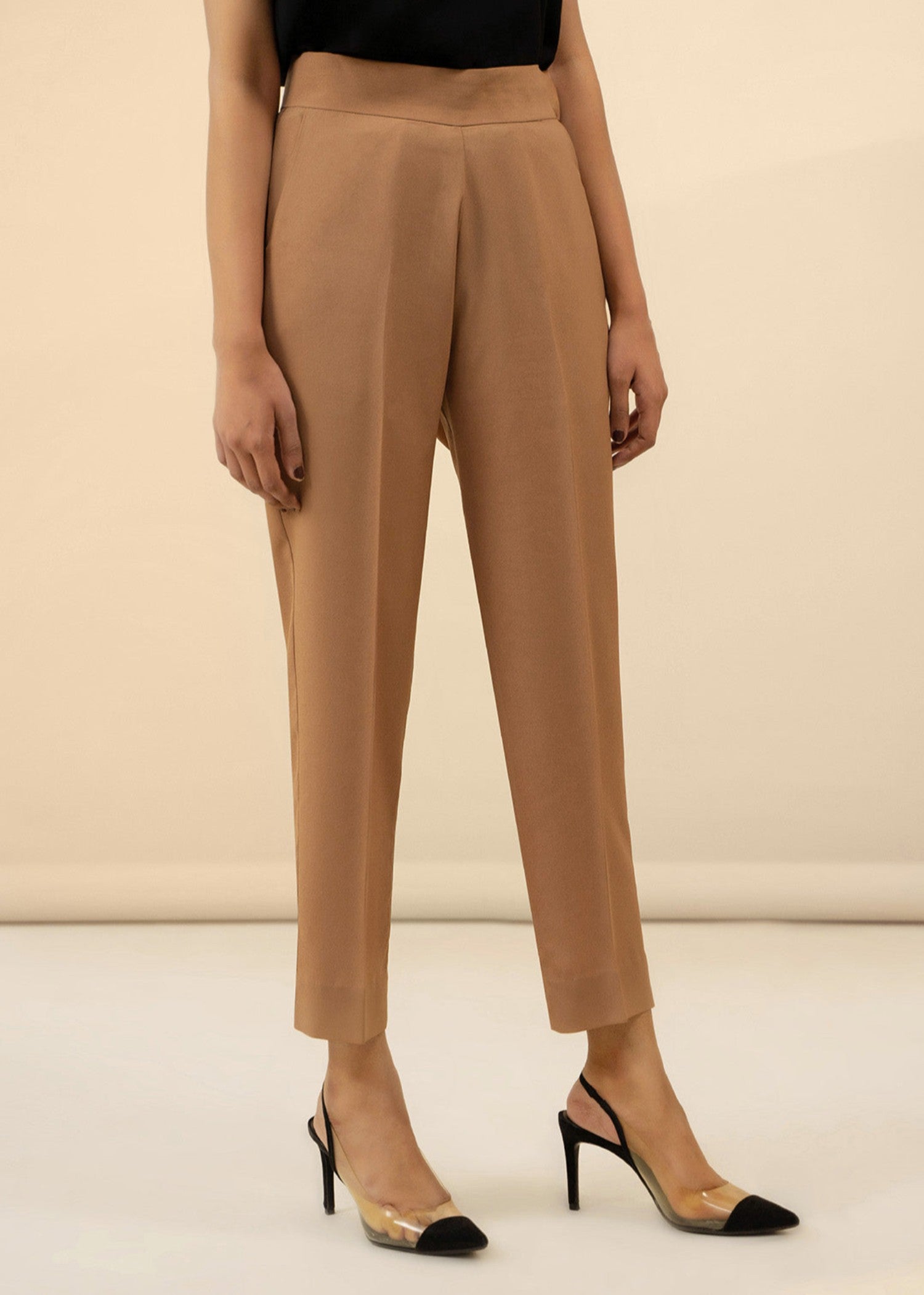 crepe Trousers in Camel brown