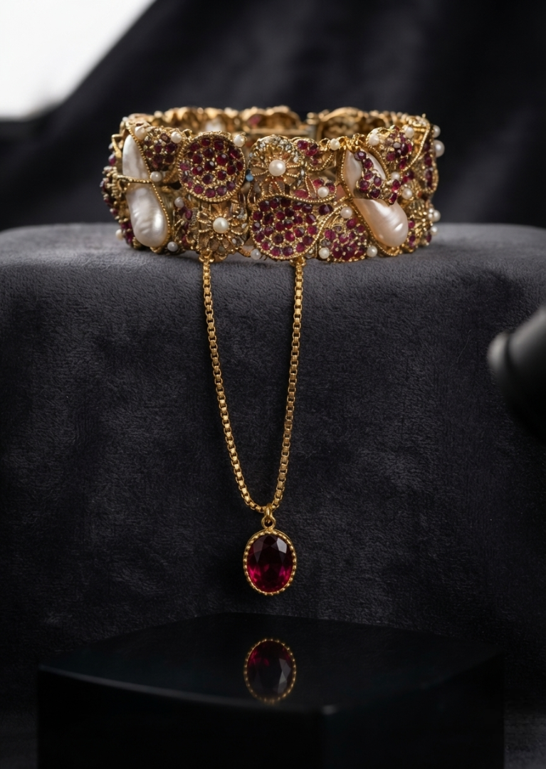 Bangles in Red Color by - Trendy Women Bangles AEC7820