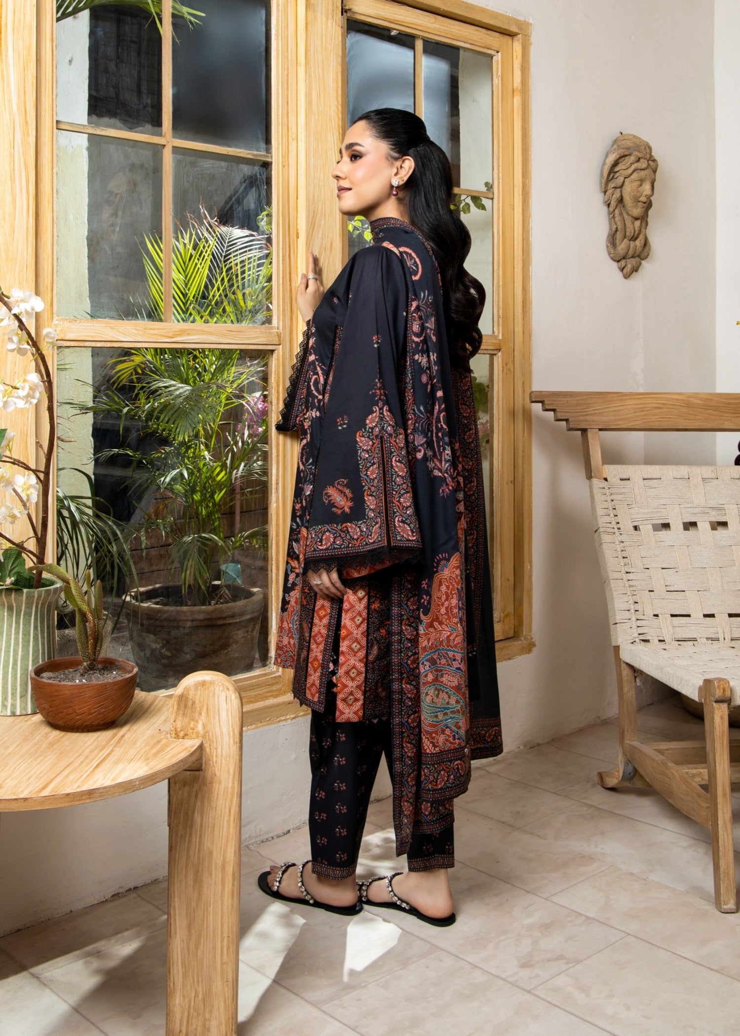 lawn Unstitched in Onyx
