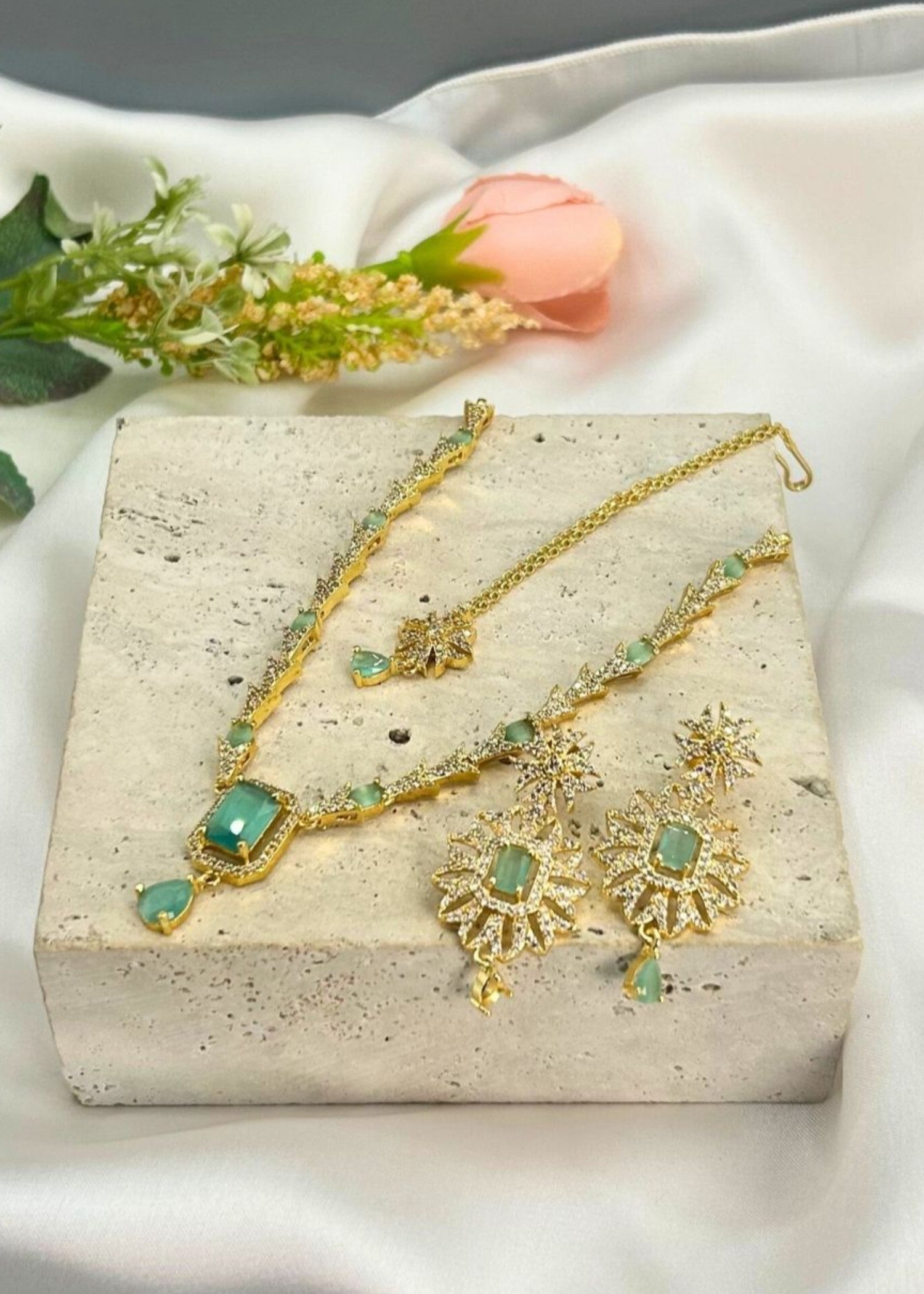 Jewelry Set in Emerald green Color by - Trendy Women Jewelry Set XYL4693