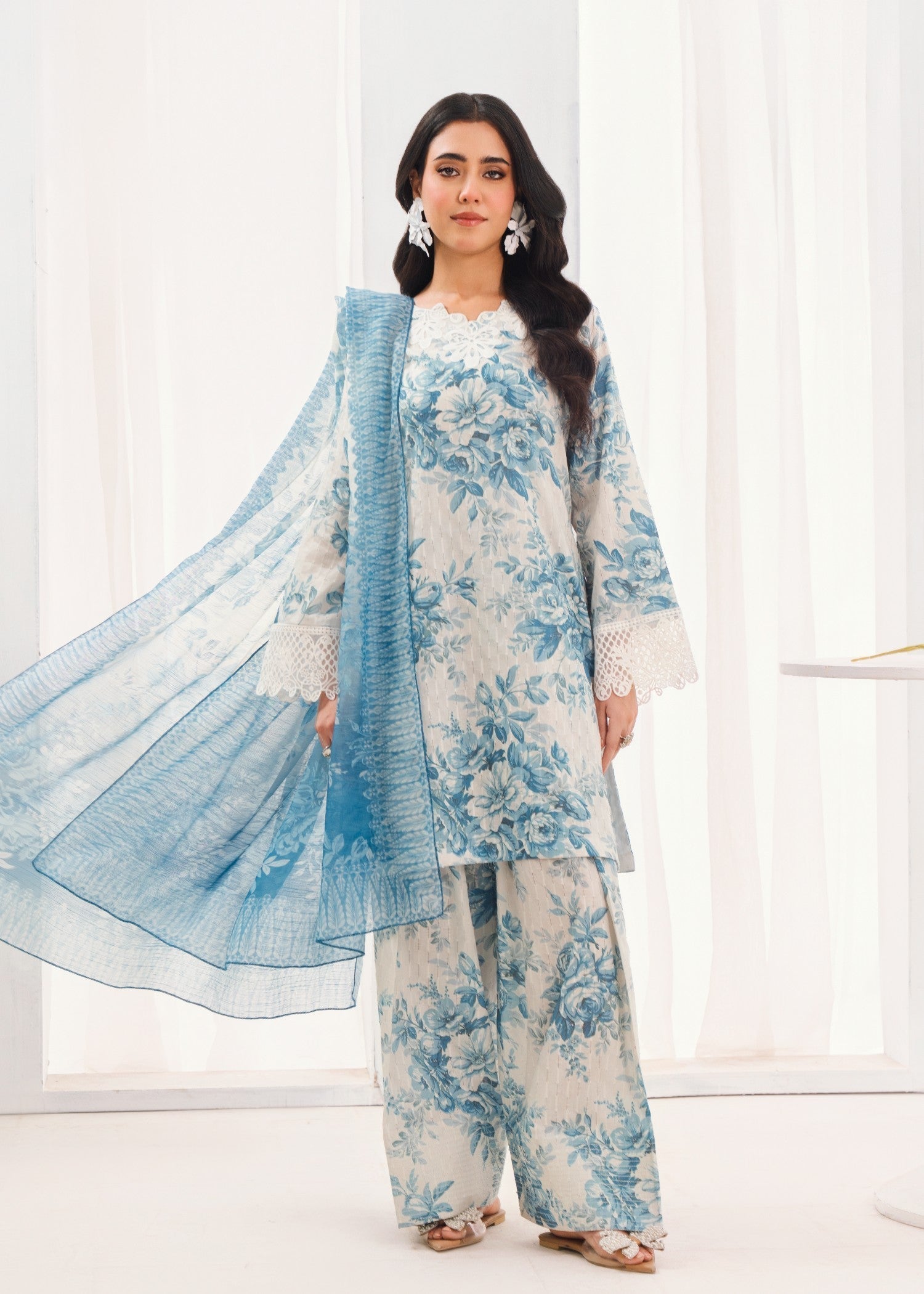 textured lawn Kurta Set in White smoke