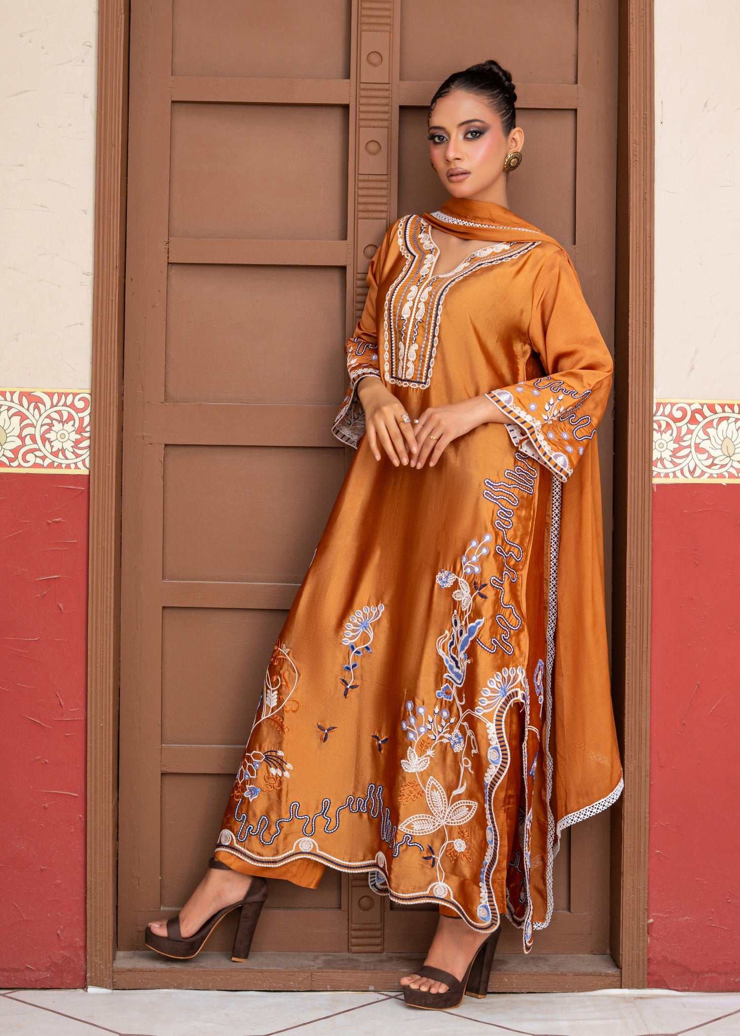 silk Kaftan in White, mustard, blue