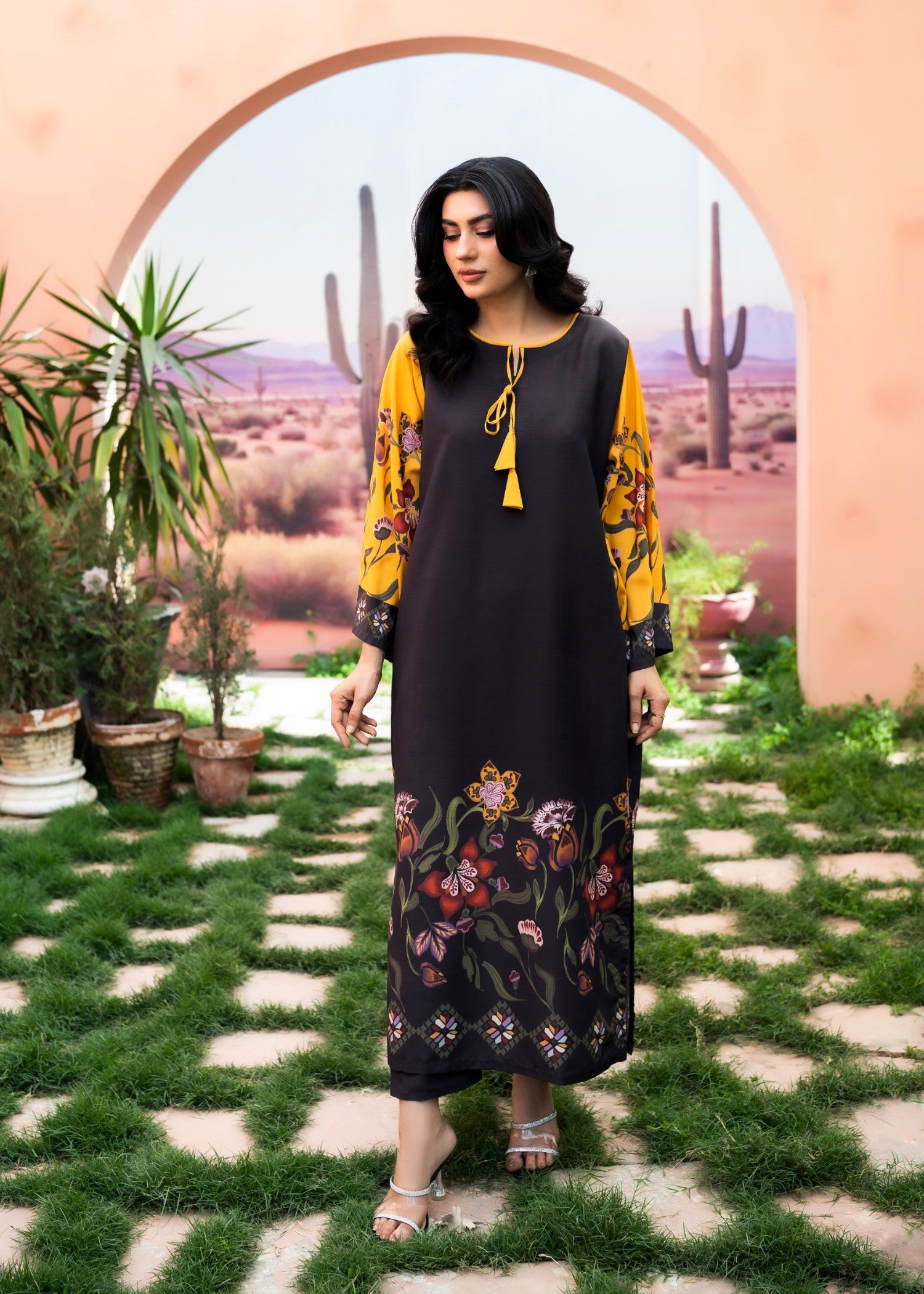 poly lawn Kaftan in Ebony